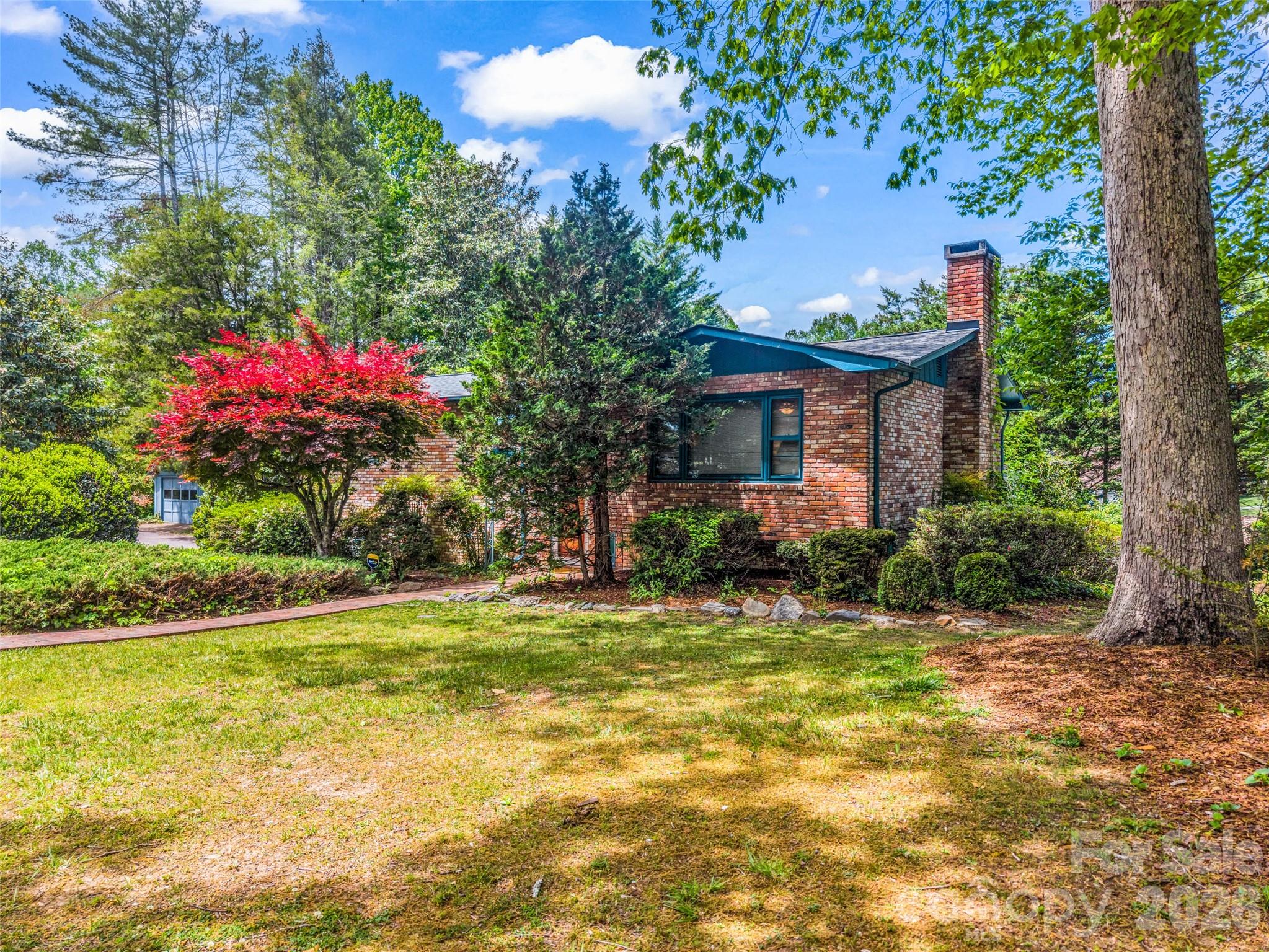 122 W Sweetbriar Lane Property Photo 2