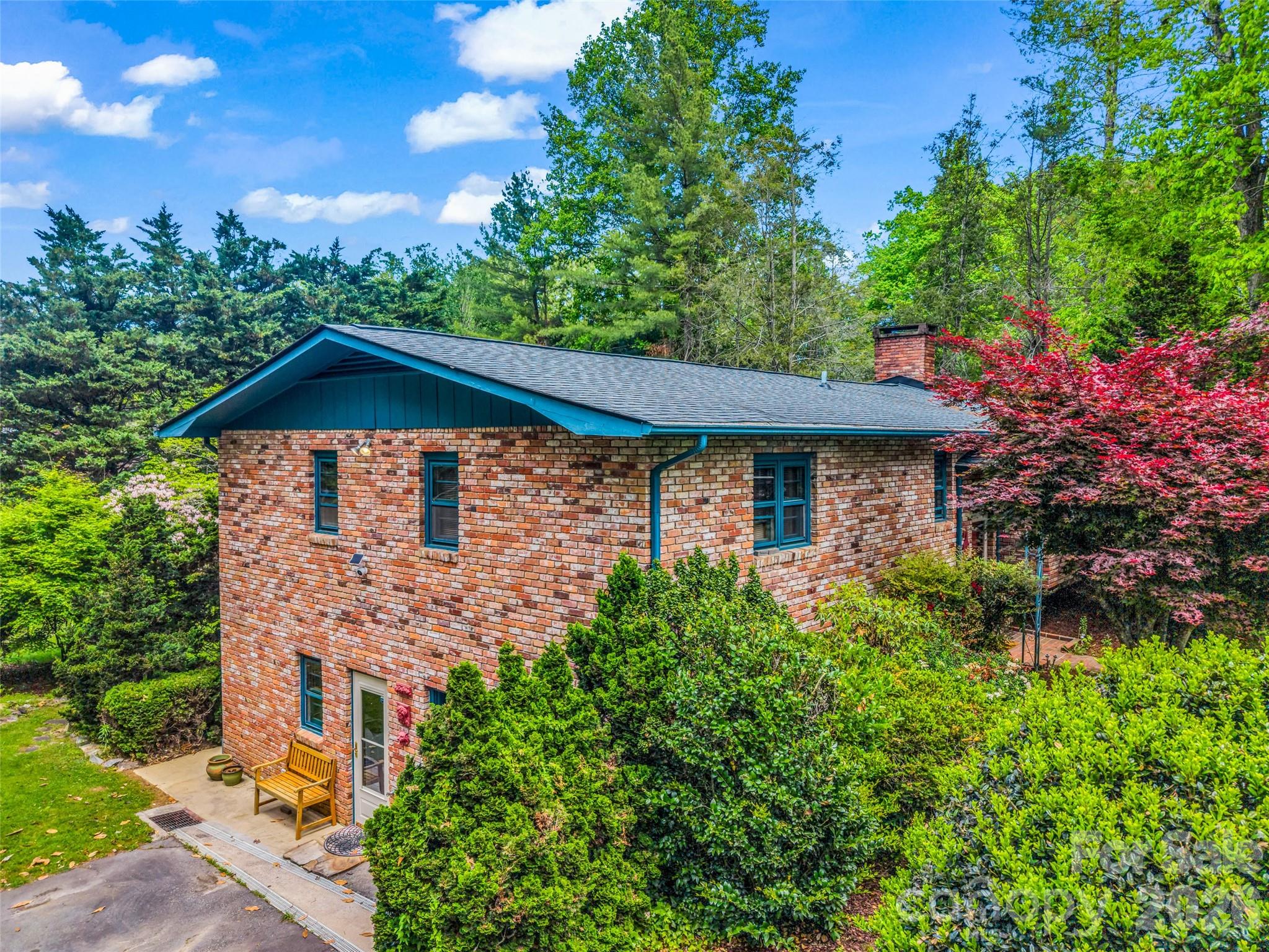 122 W Sweetbriar Lane Property Photo 4