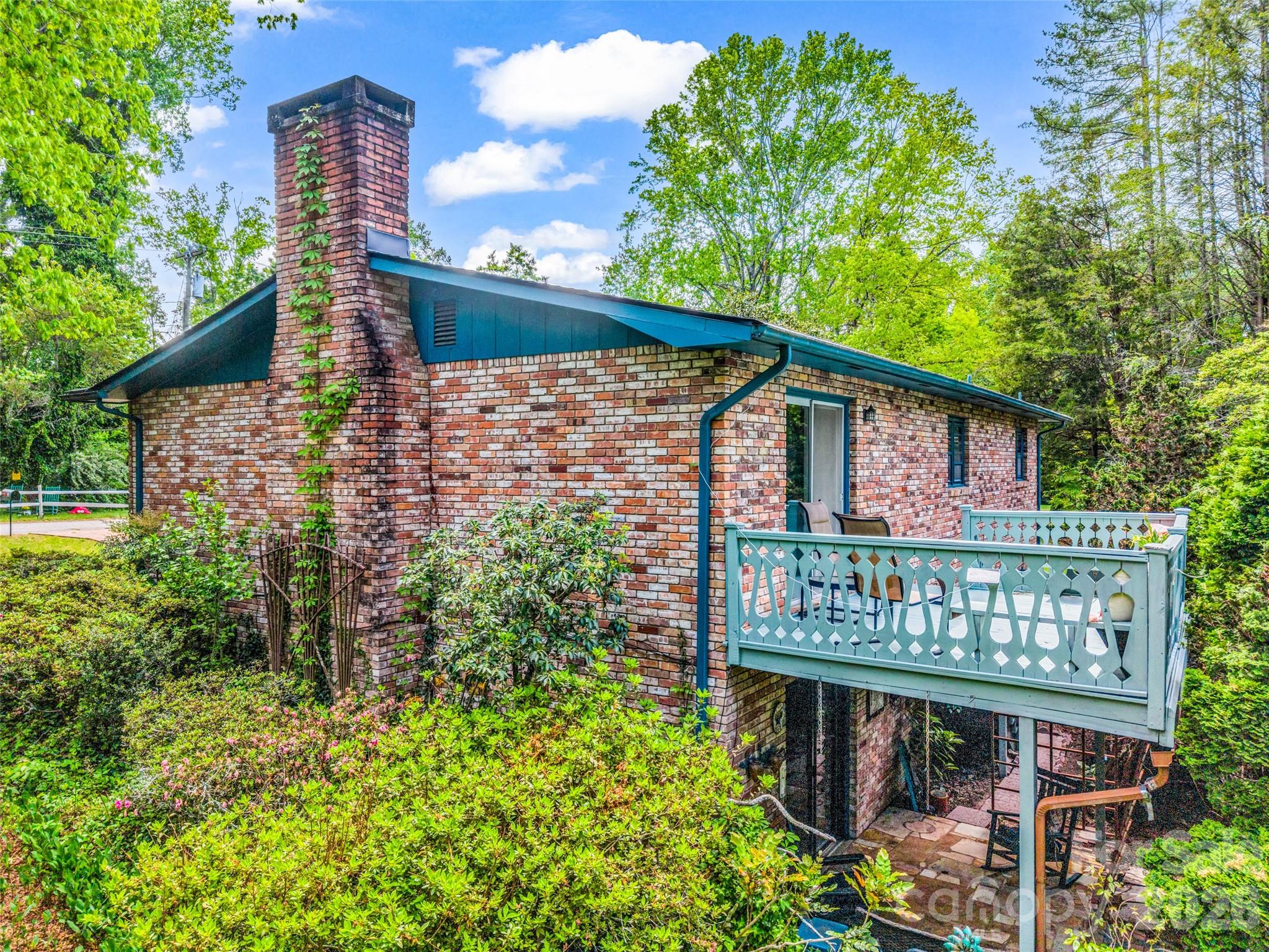 122 W Sweetbriar Lane Property Photo 7