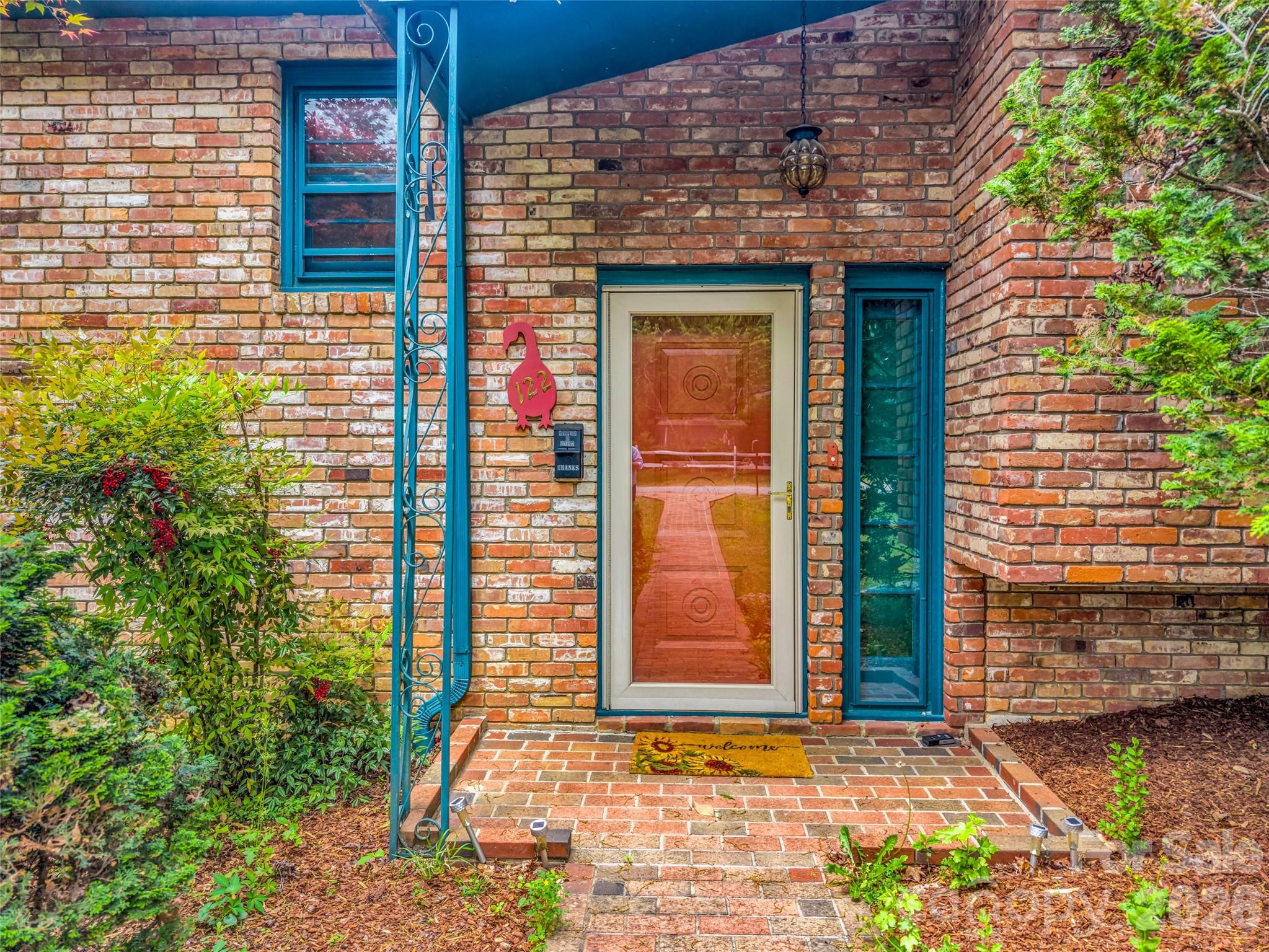 122 W Sweetbriar Lane Property Photo 8