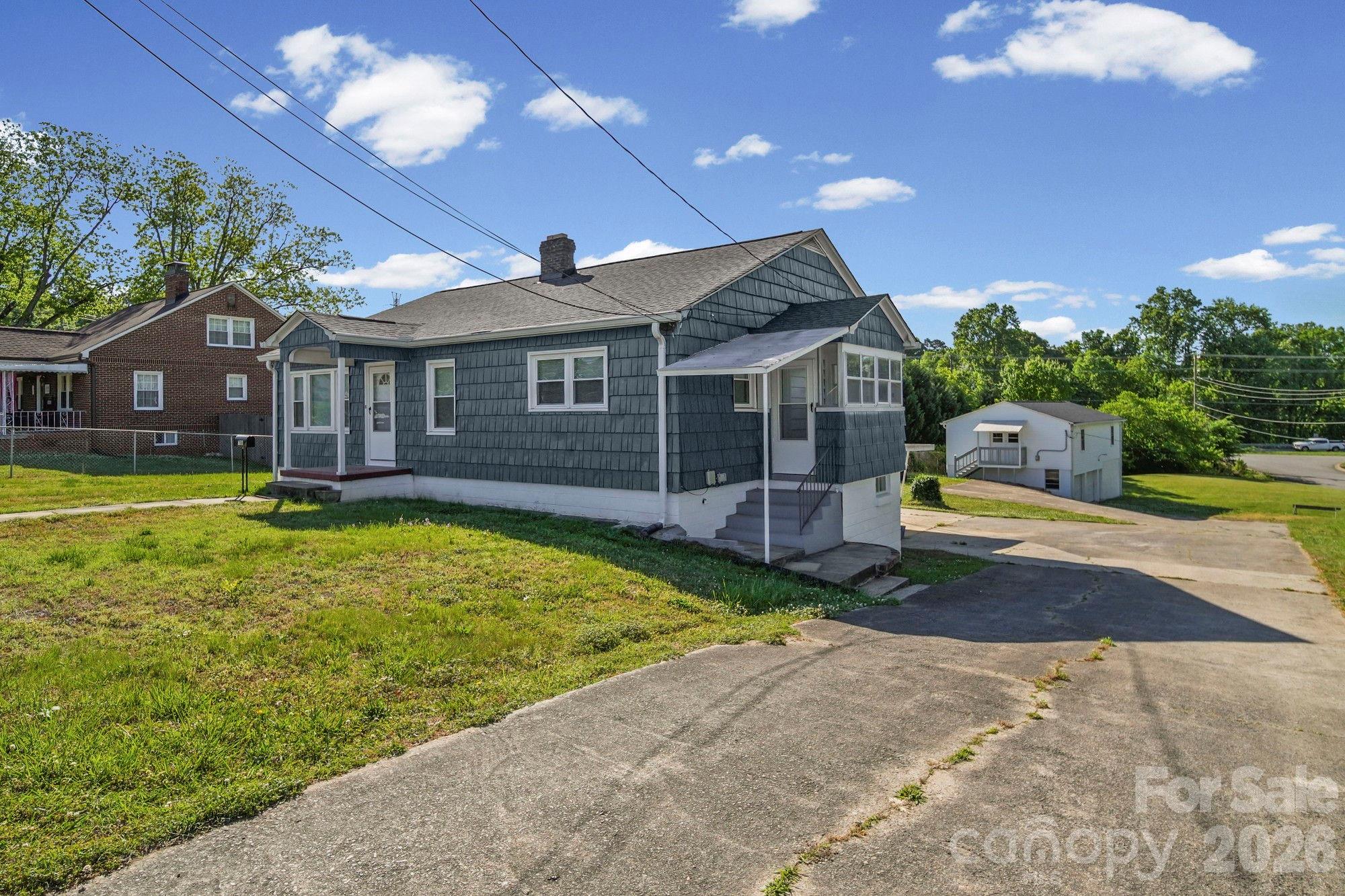 708 N Bostian Street Property Photo 1