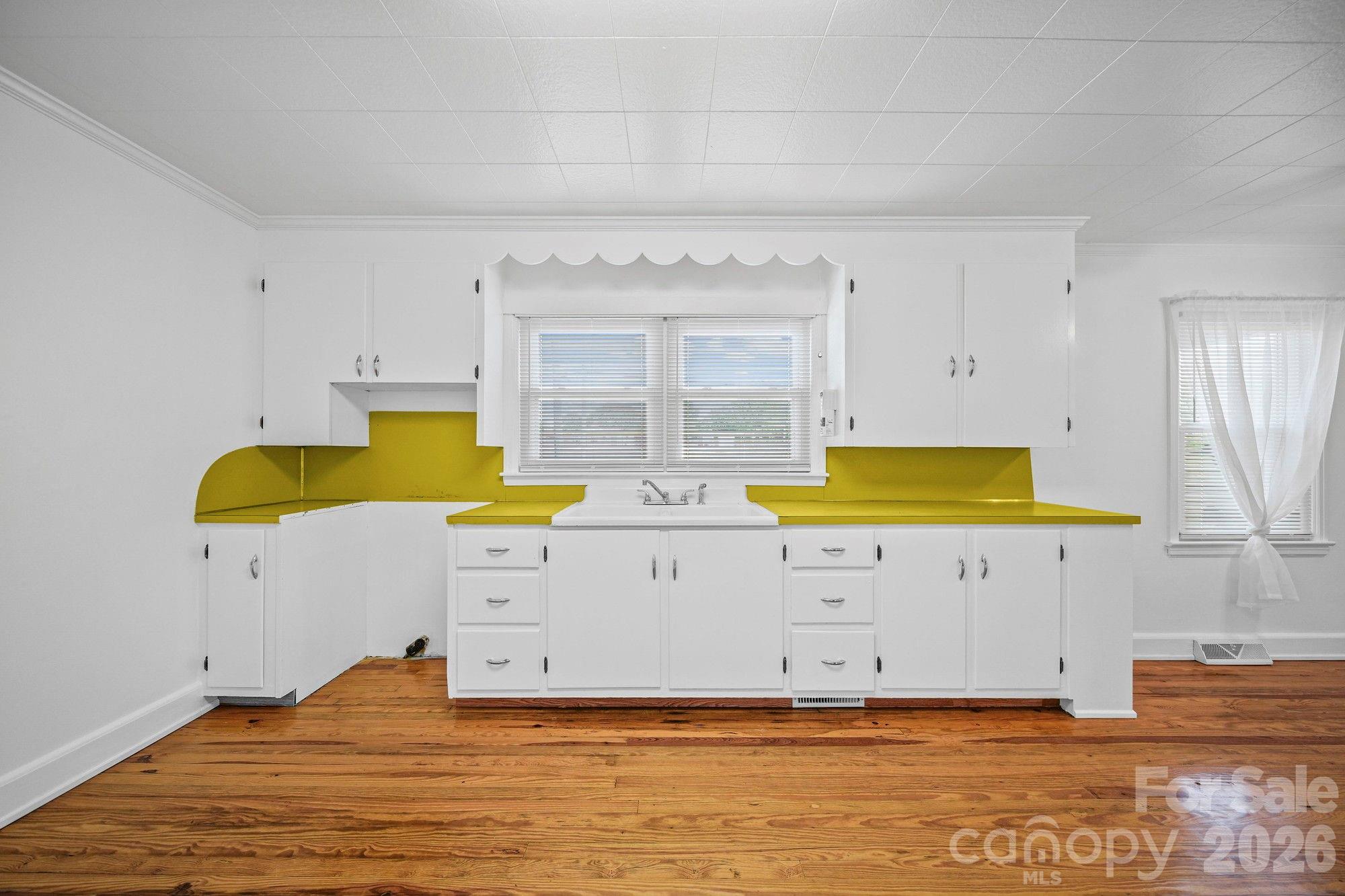 708 N Bostian Street Property Photo 6