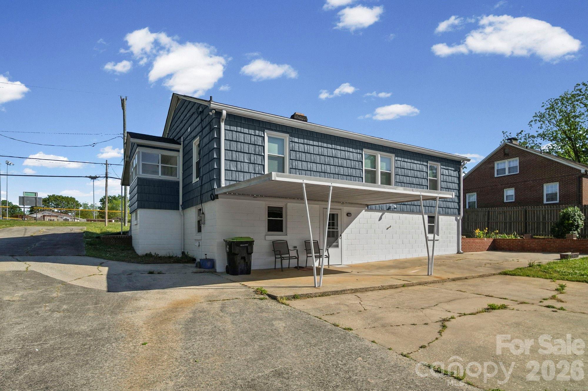 708 N Bostian Street Property Photo 29