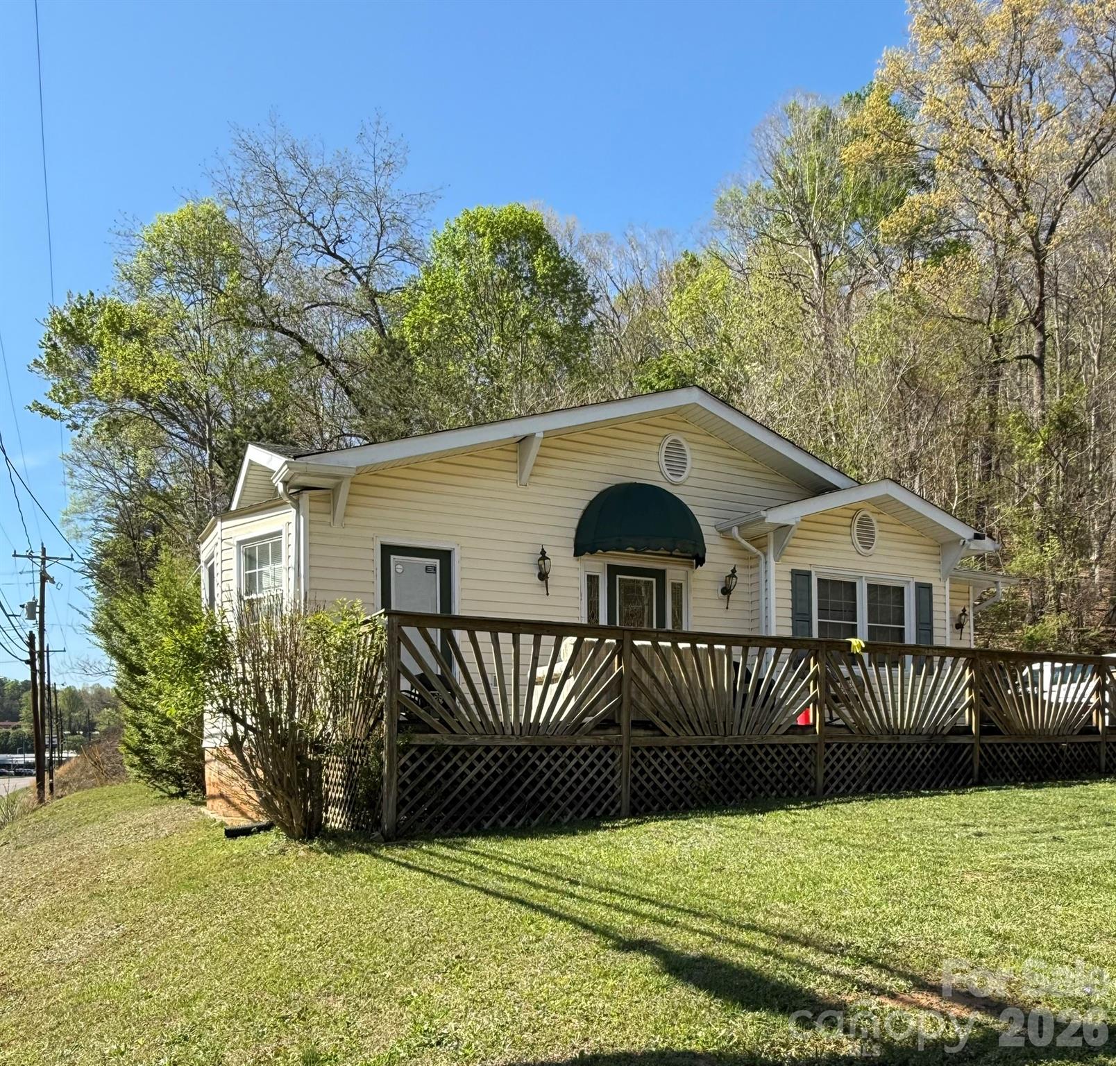 880 N Main Street Property Photo 1