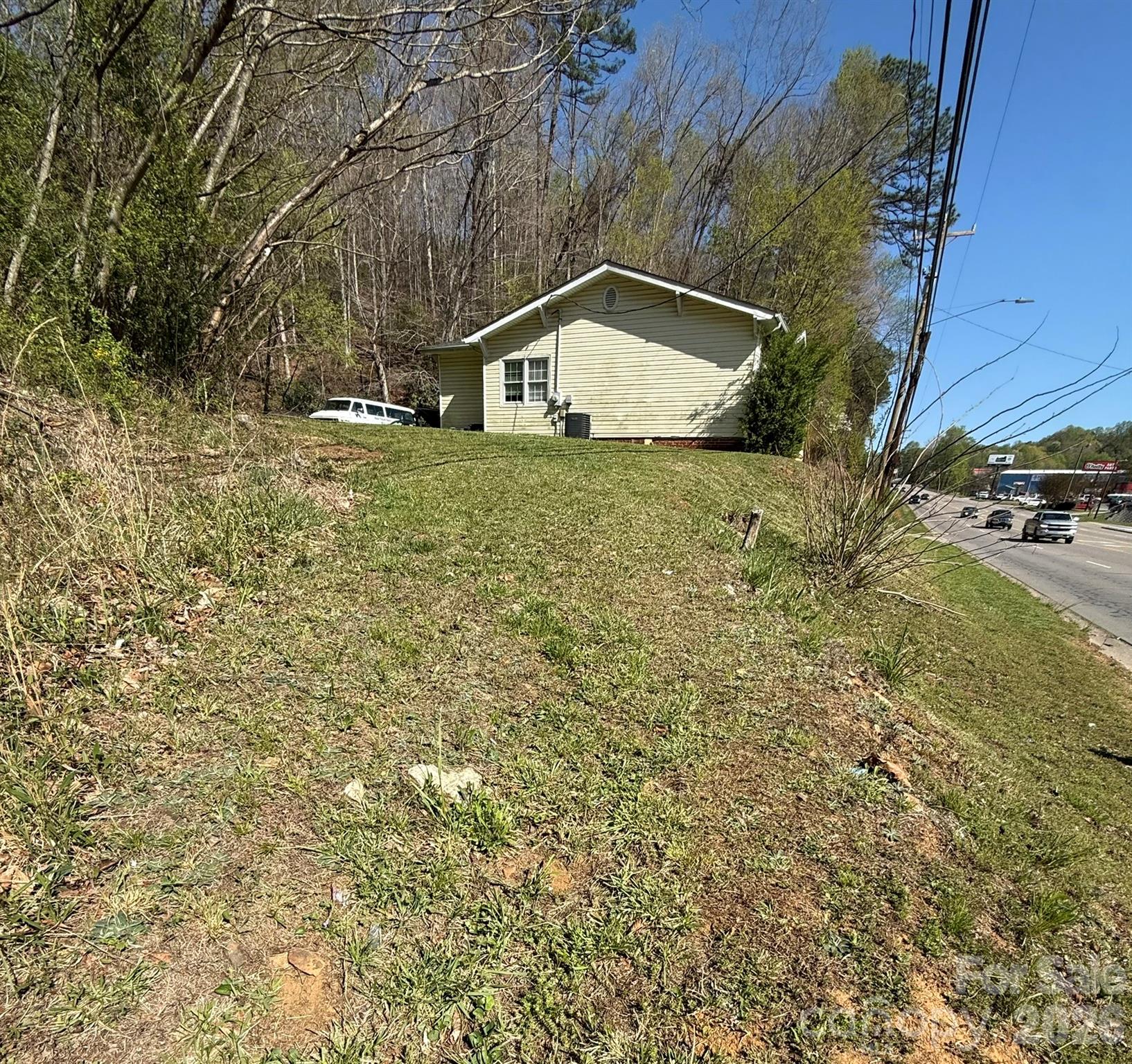 880 N Main Street Property Photo 6