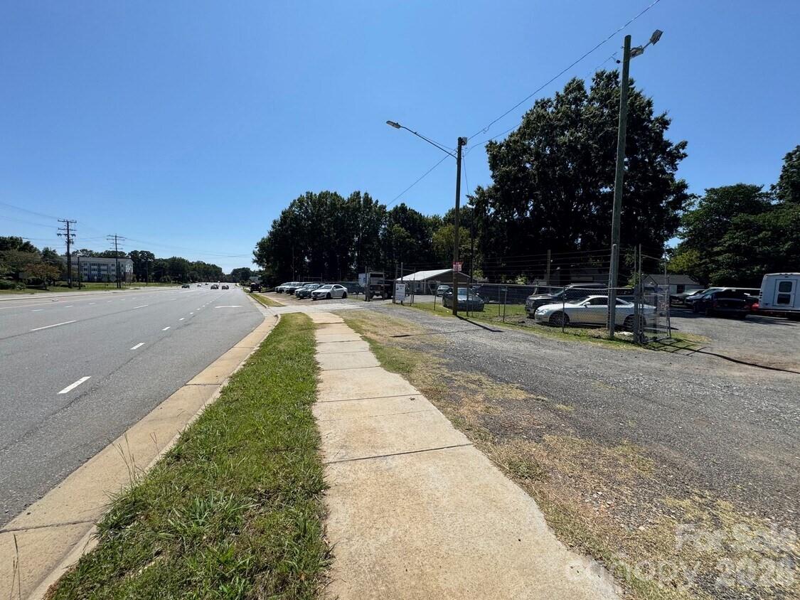 2225 W Sugar Creek Road Property Photo 1
