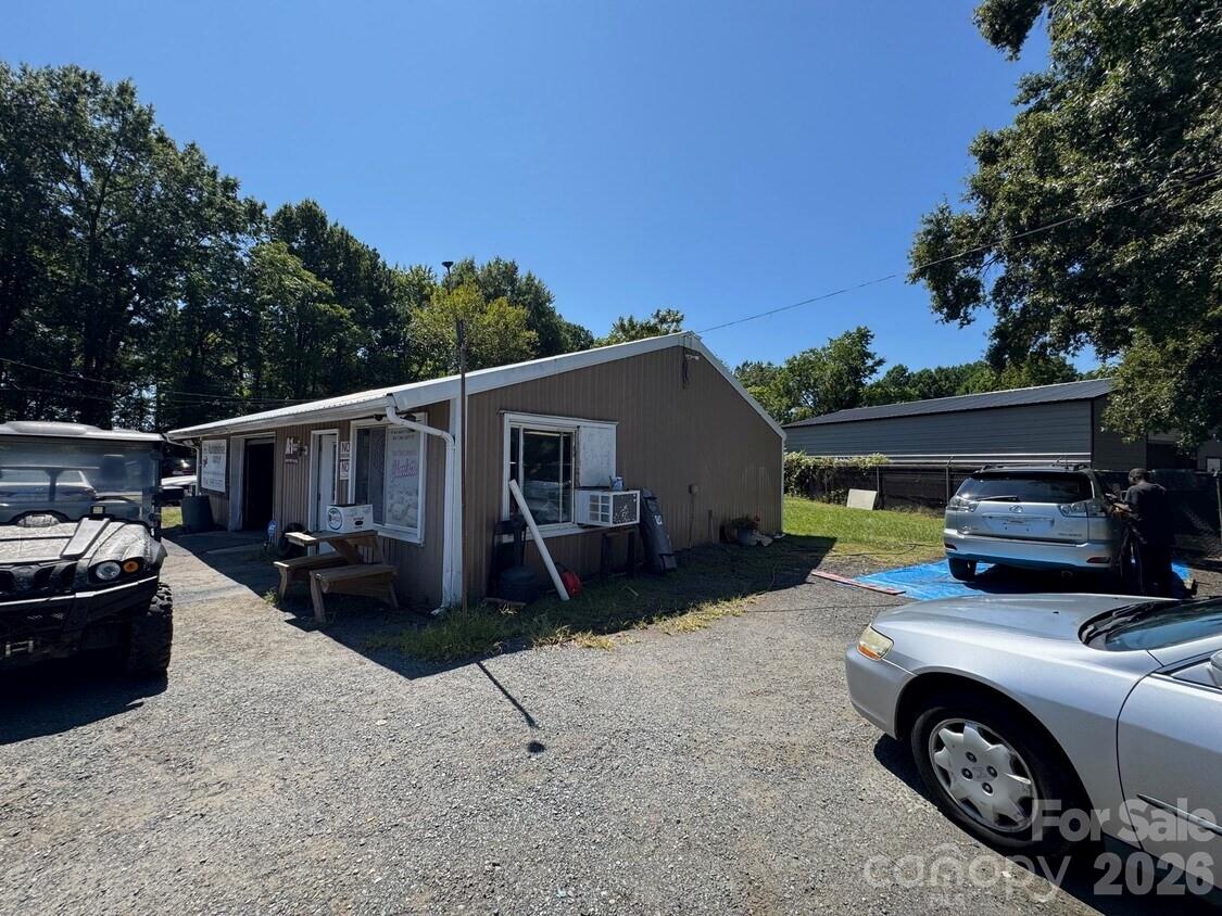 2225 W Sugar Creek Road Property Photo 2