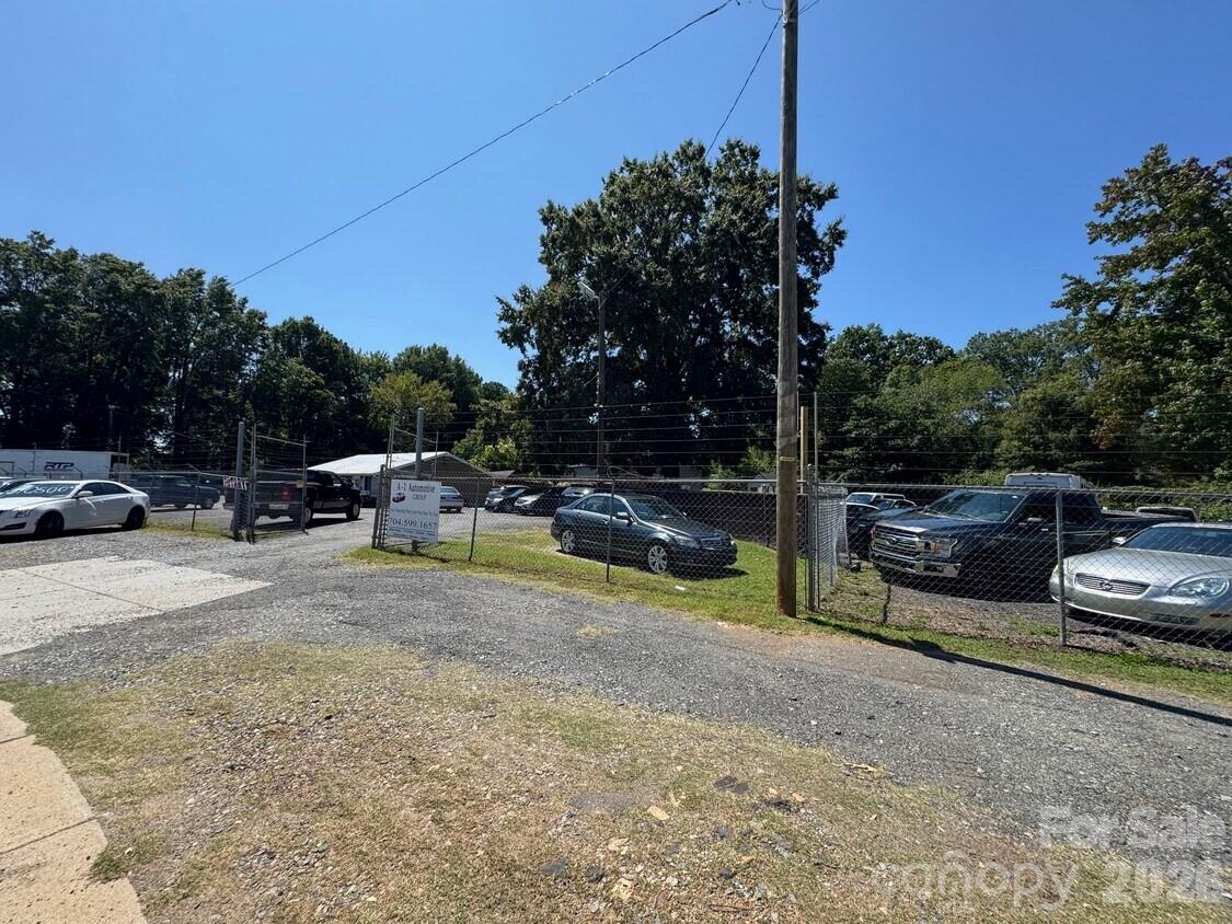 2225 W Sugar Creek Road Property Photo 3