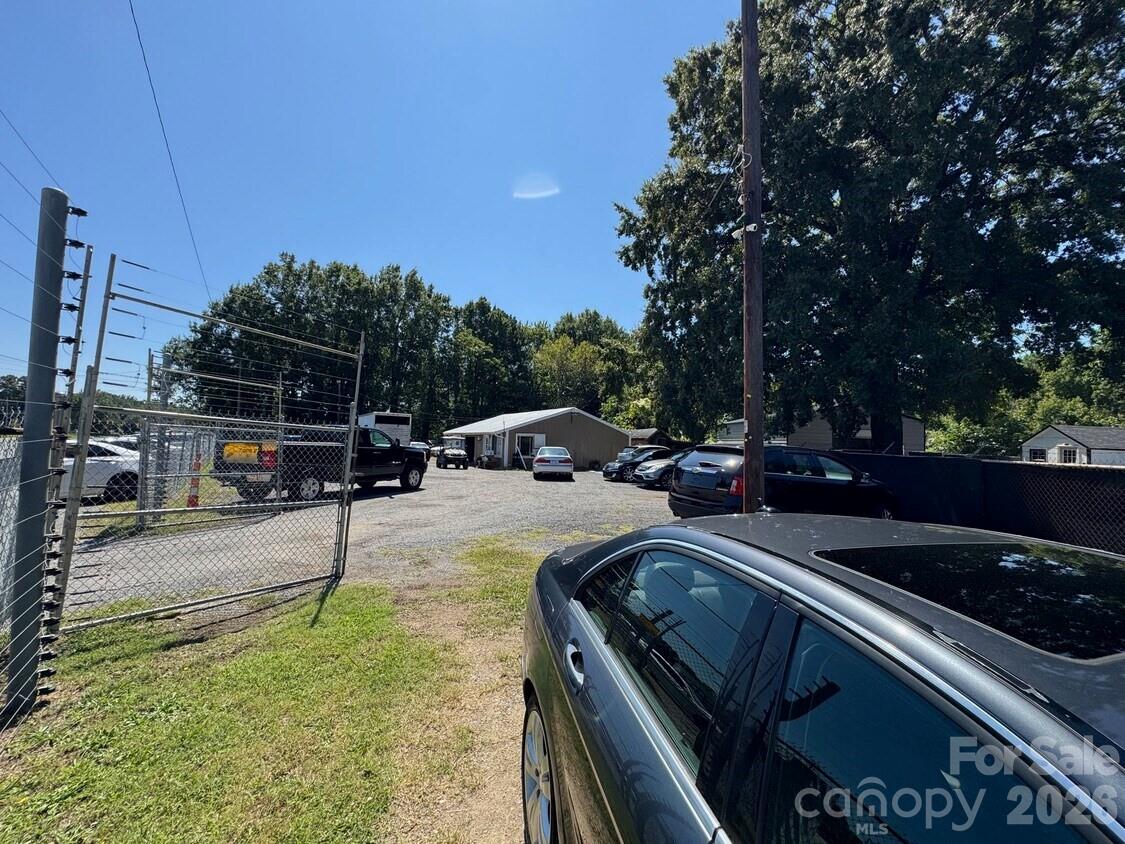 2225 W Sugar Creek Road Property Photo 5