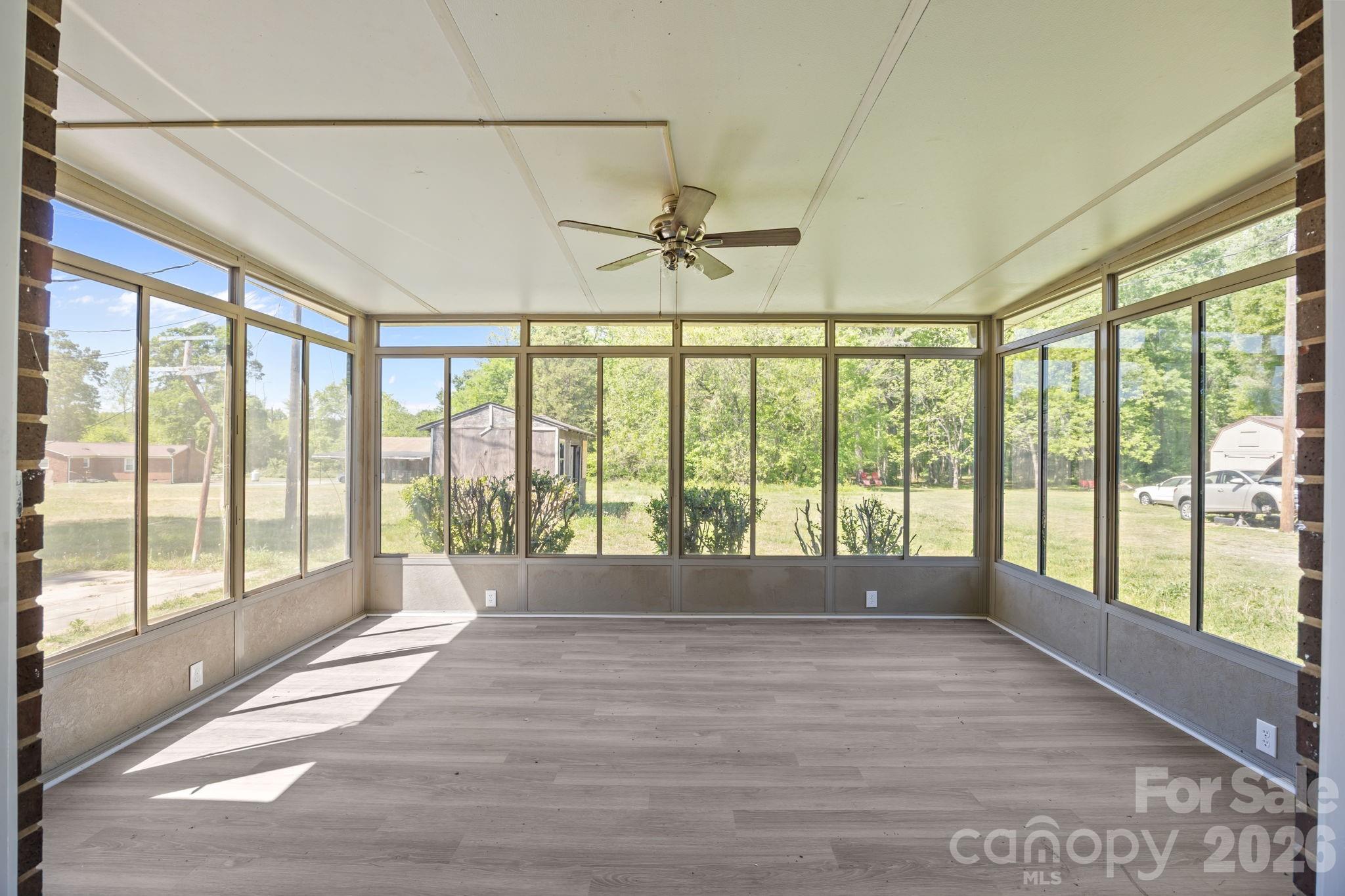 165 Hawkins Loop Property Photo 6