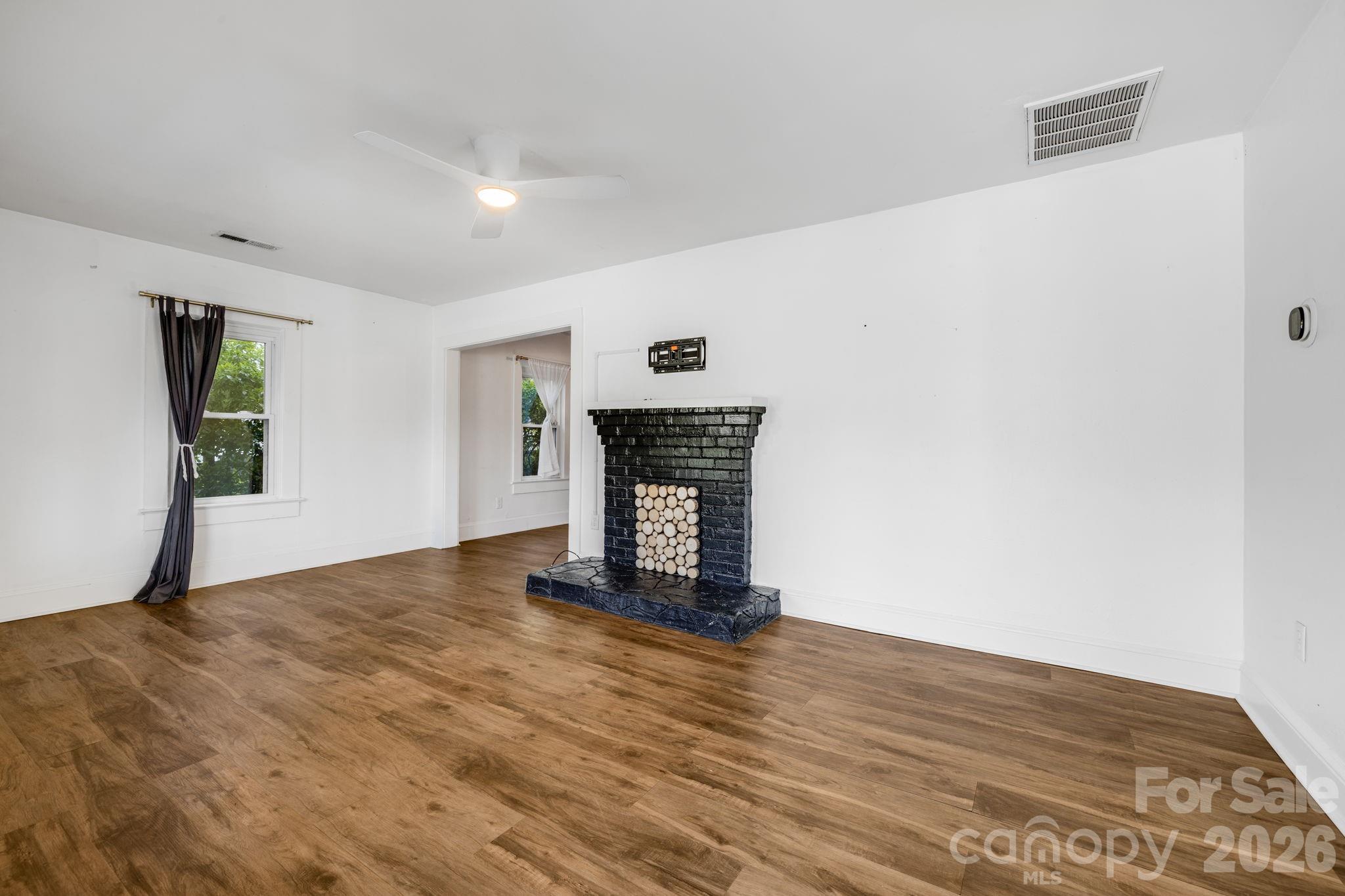 1148 Charlotte Highway Property Photo 7