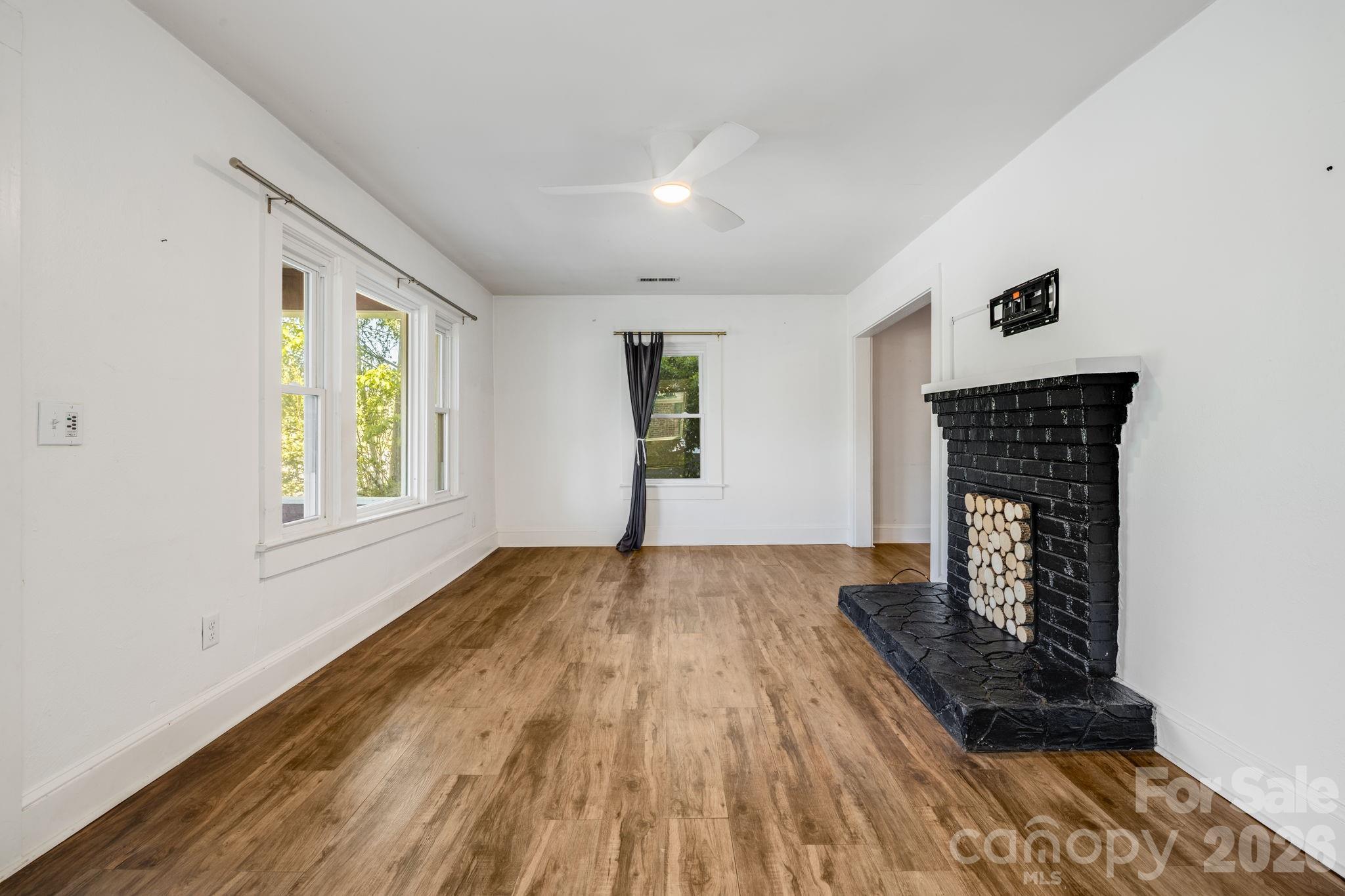 1148 Charlotte Highway Property Photo 8