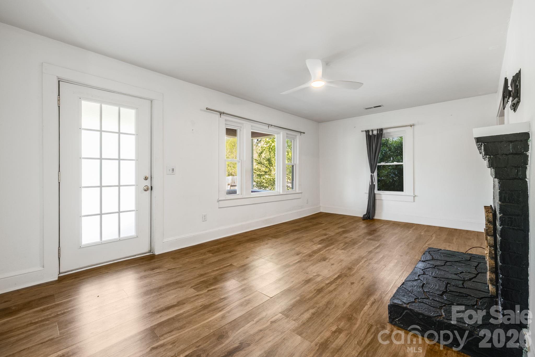 1148 Charlotte Highway Property Photo 9