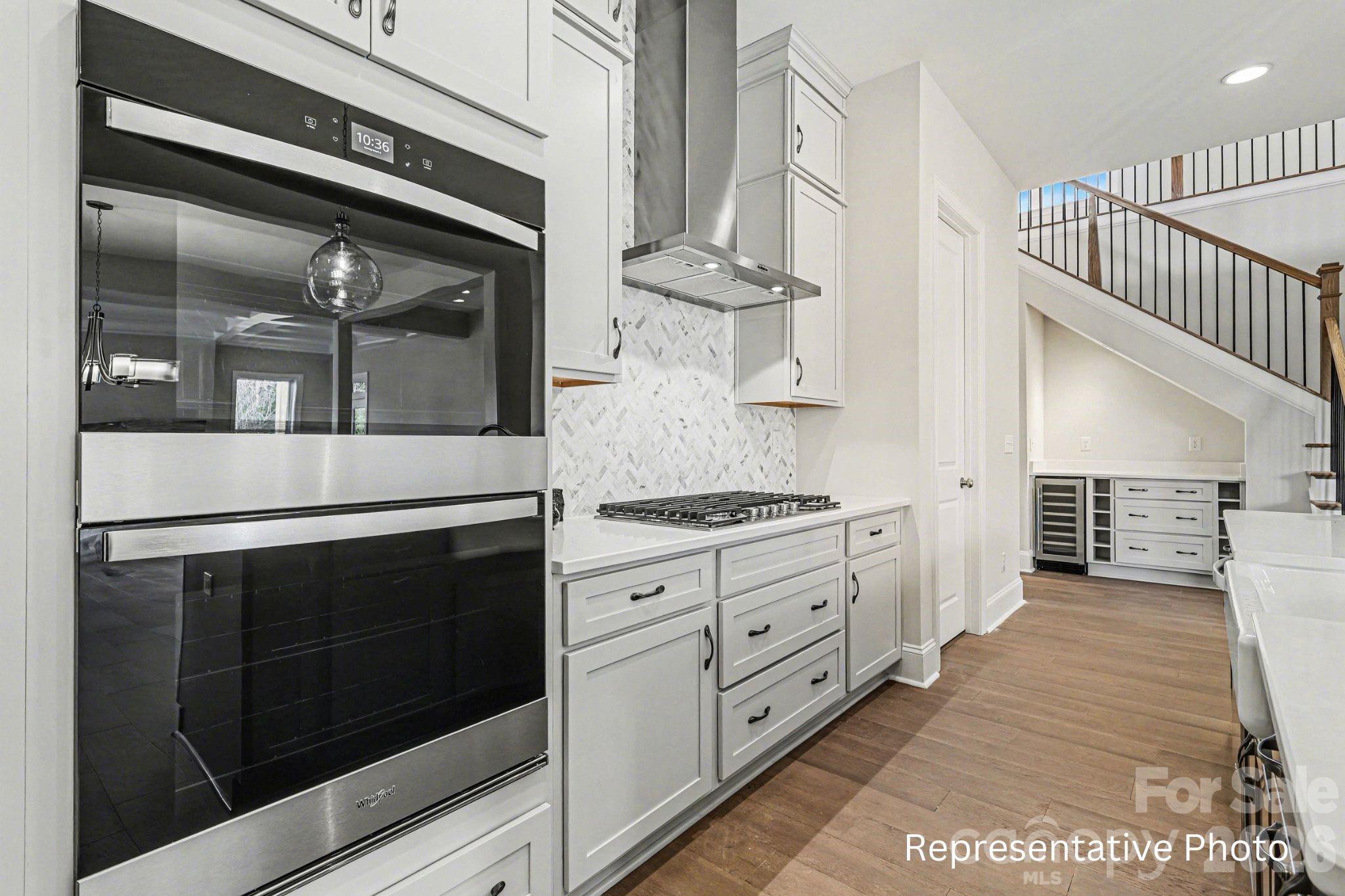 20392 Queens Street Property Photo 4