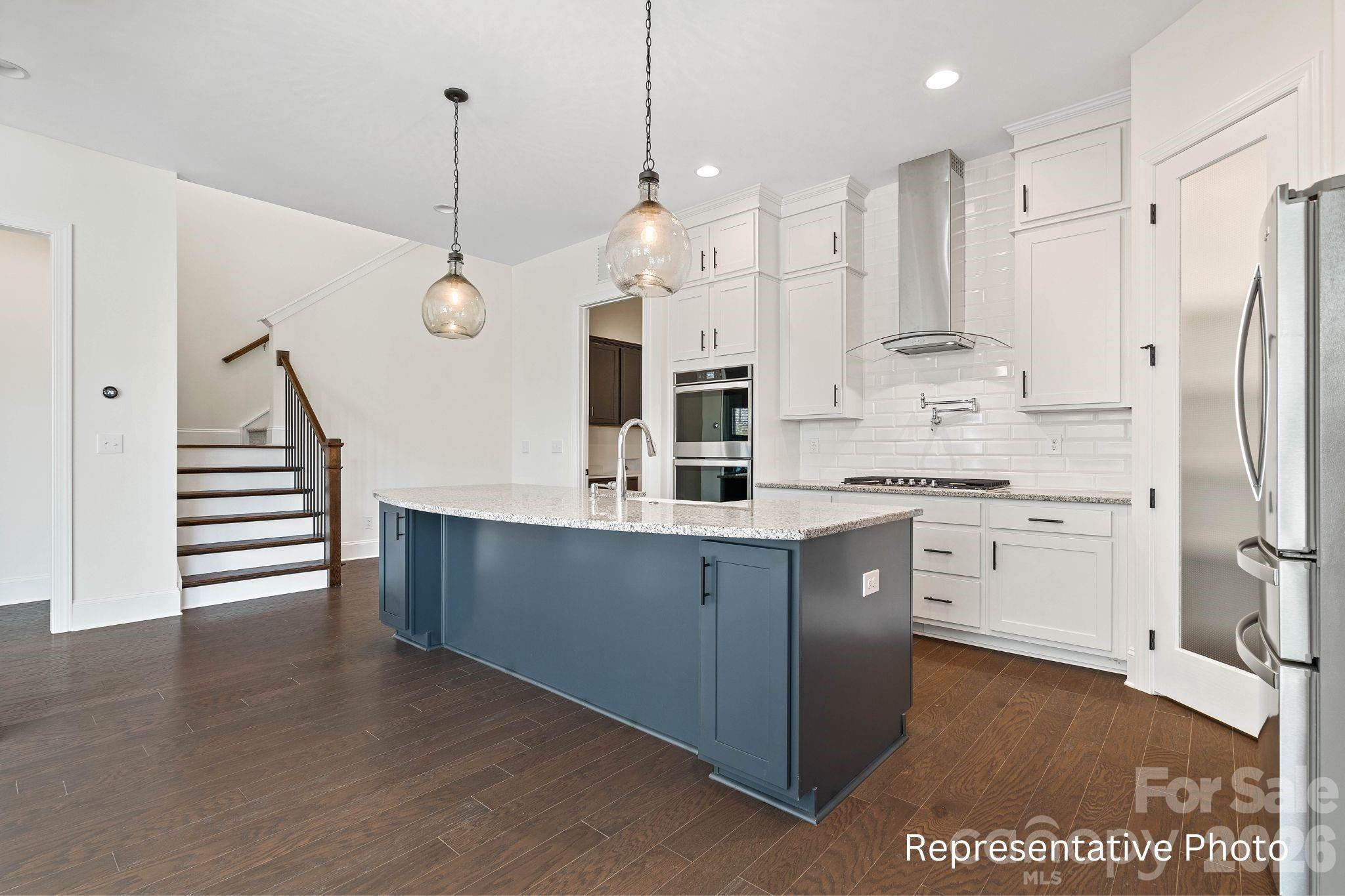 20392 Queens Street Property Photo 6