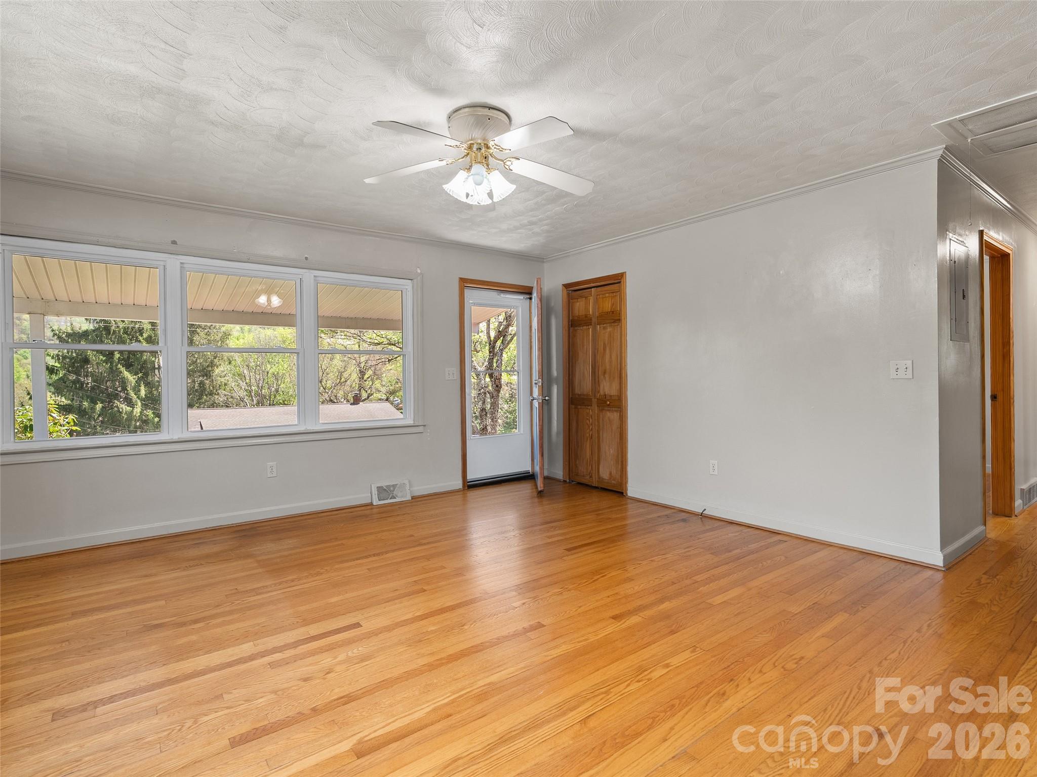 17 W Farley Street Property Photo 6