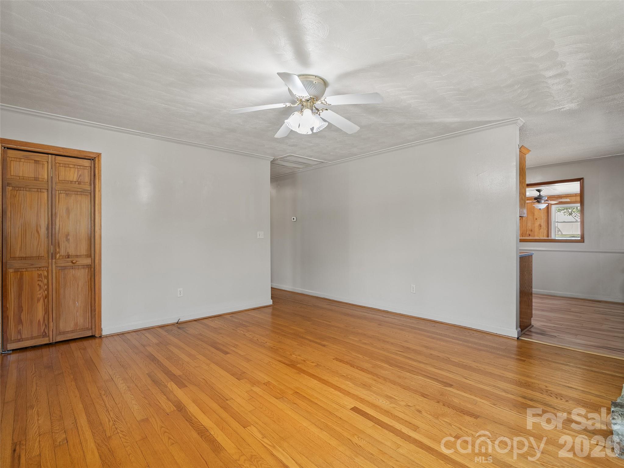 17 W Farley Street Property Photo 7