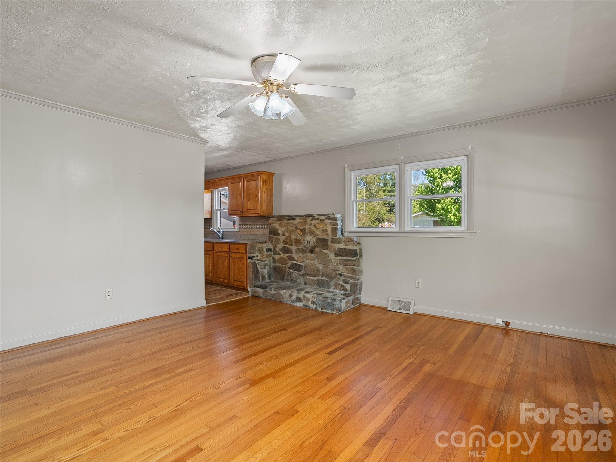 17 W Farley Street Property Photo 8
