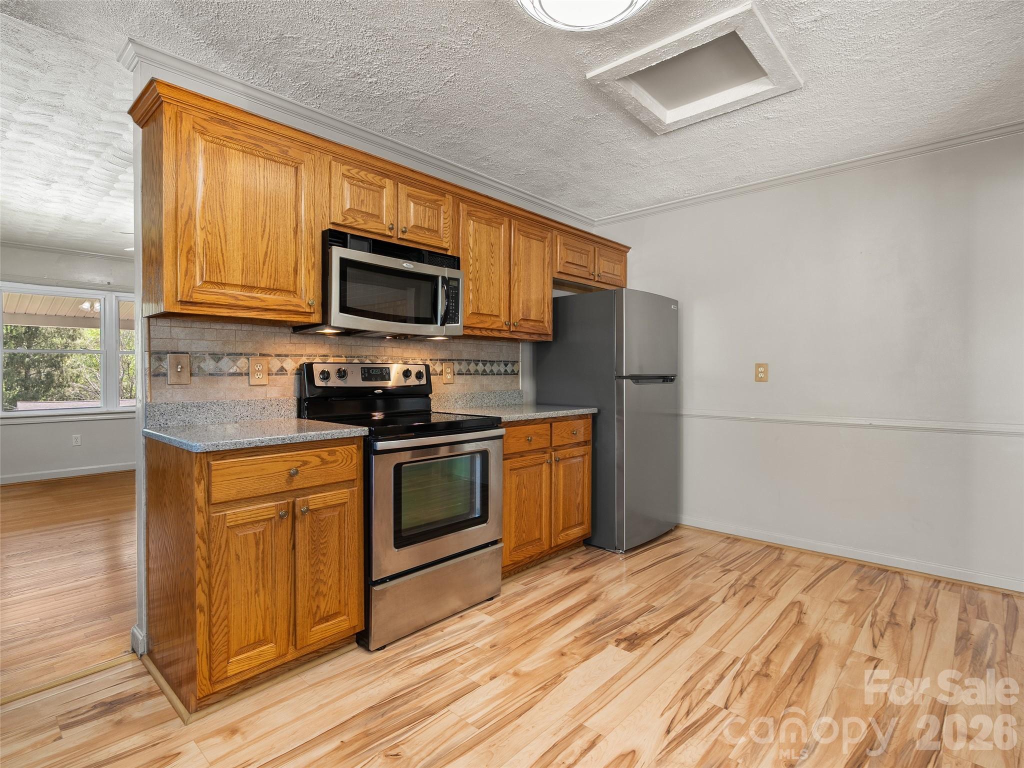 17 W Farley Street Property Photo 9