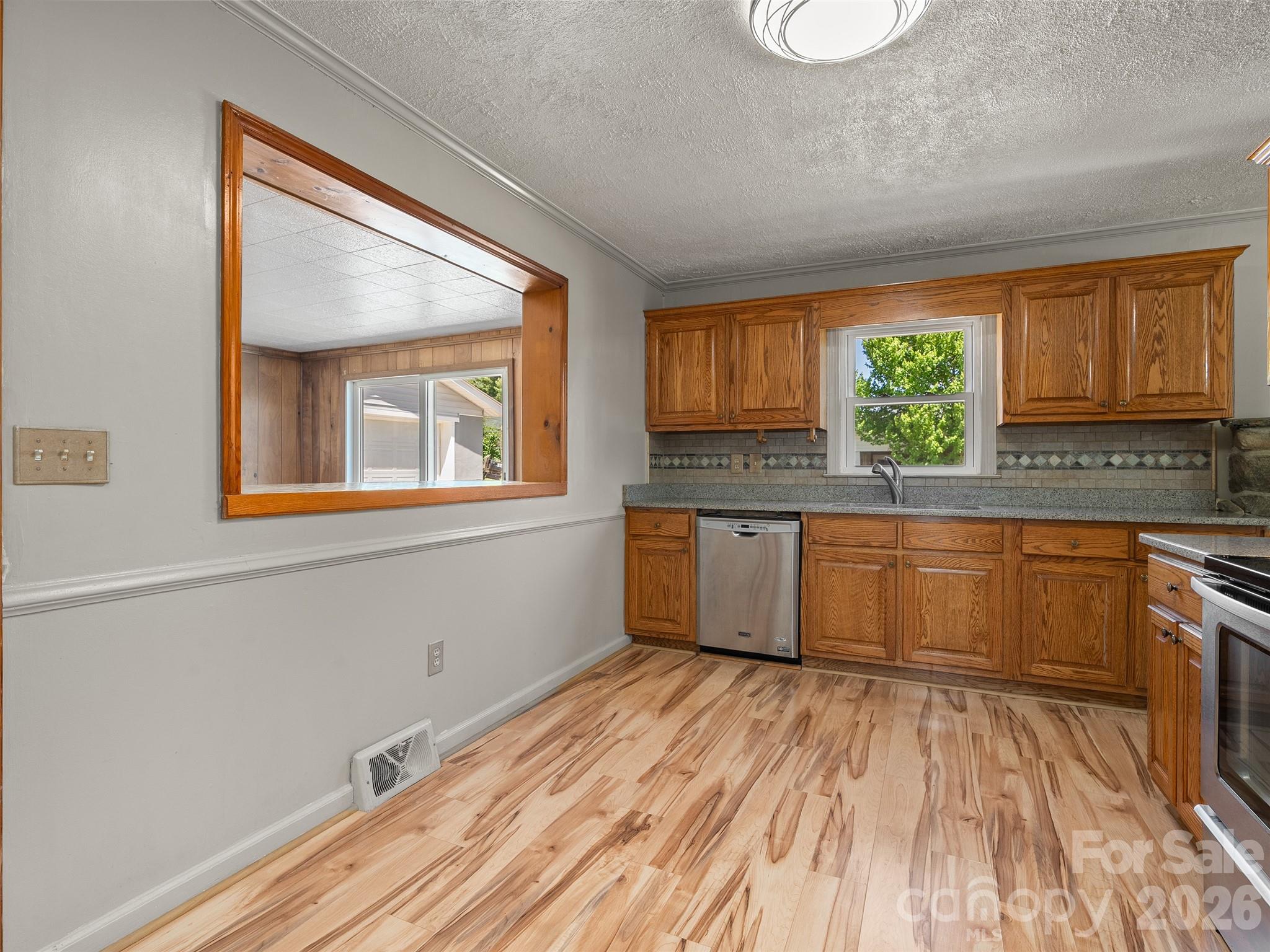 17 W Farley Street Property Photo 10