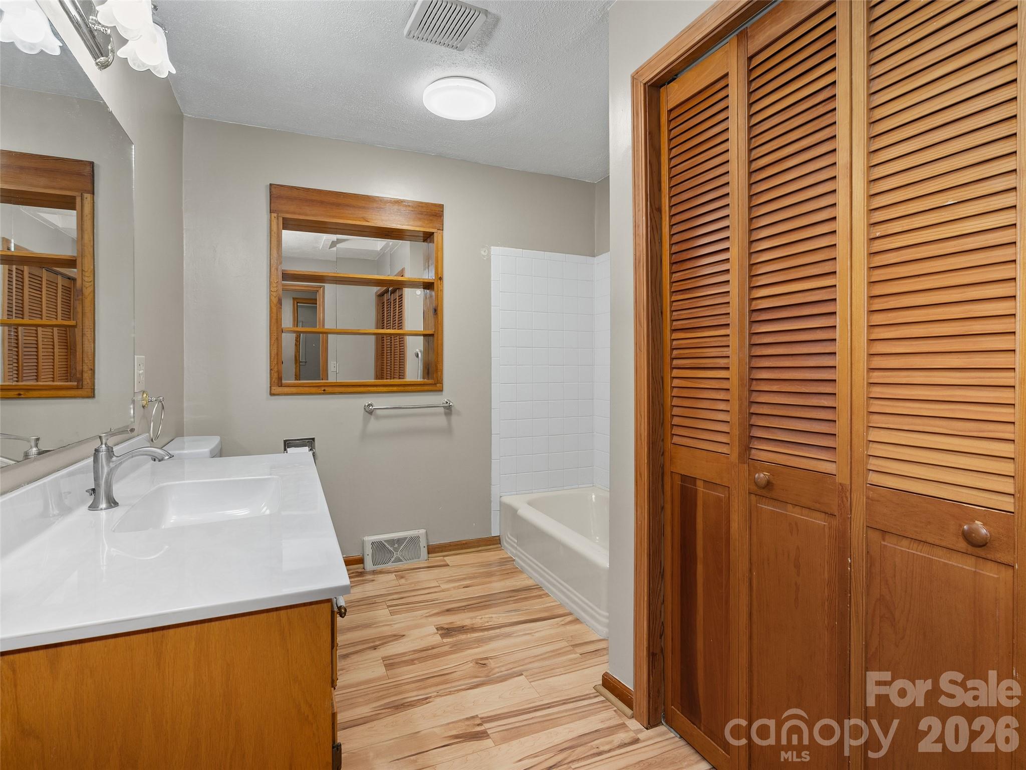 17 W Farley Street Property Photo 15