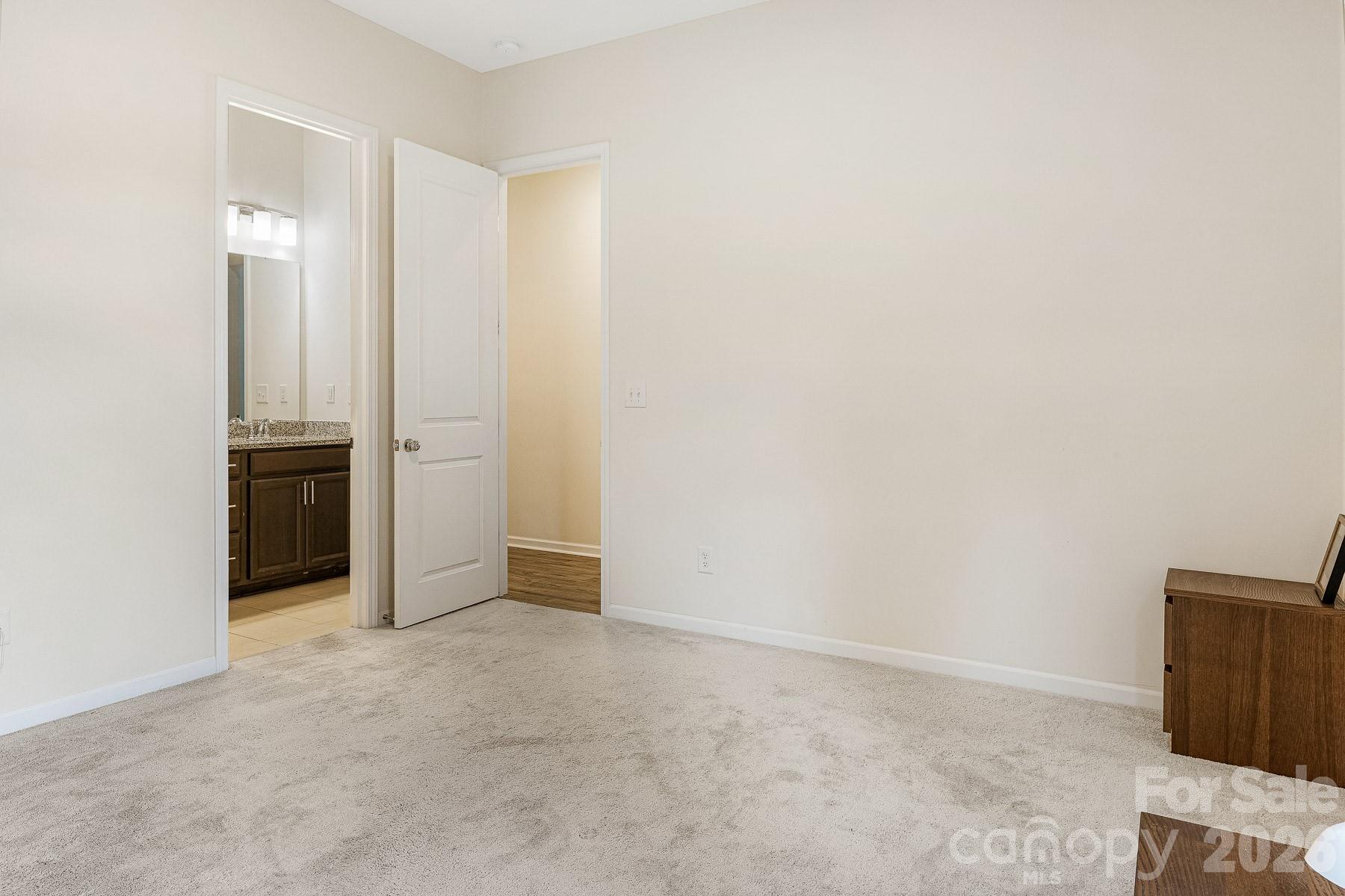 2036 Oliver Terrace Property Photo 25