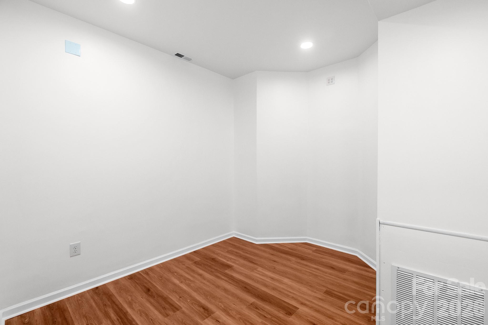 4227 Kiser Woods Drive Property Photo 24