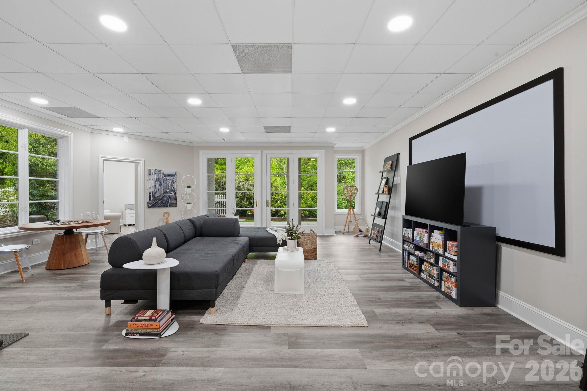 1120 Chollywood Drive Property Photo 8
