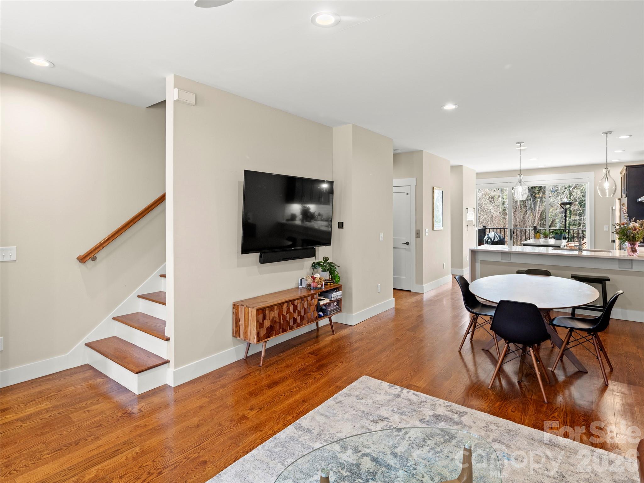 221 Broadway Street Property Photo 4