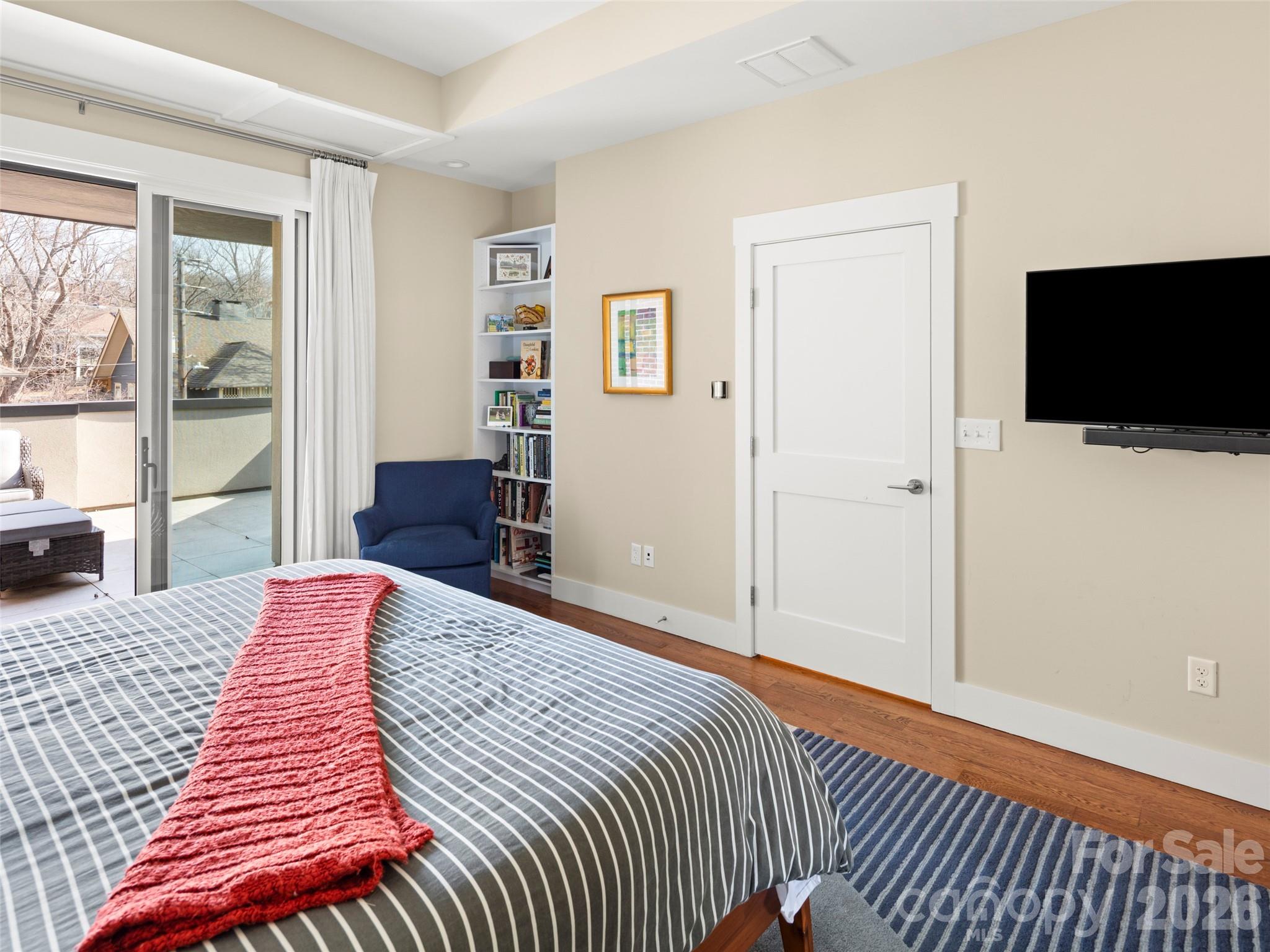221 Broadway Street Property Photo 14