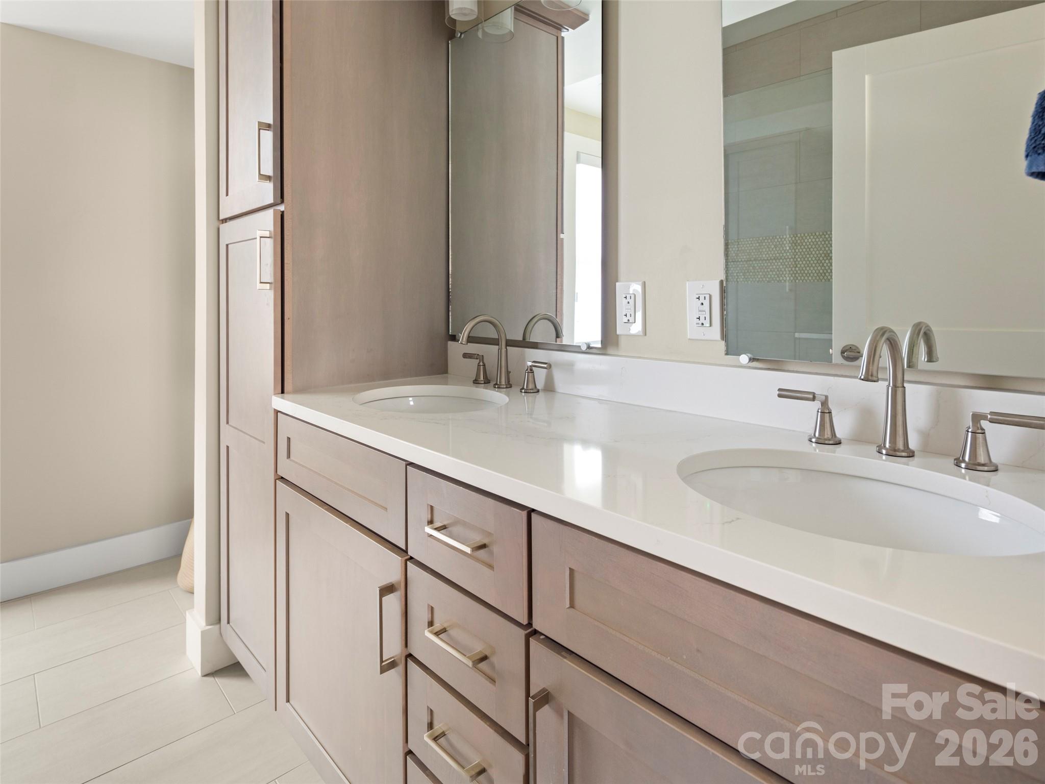 221 Broadway Street Property Photo 15