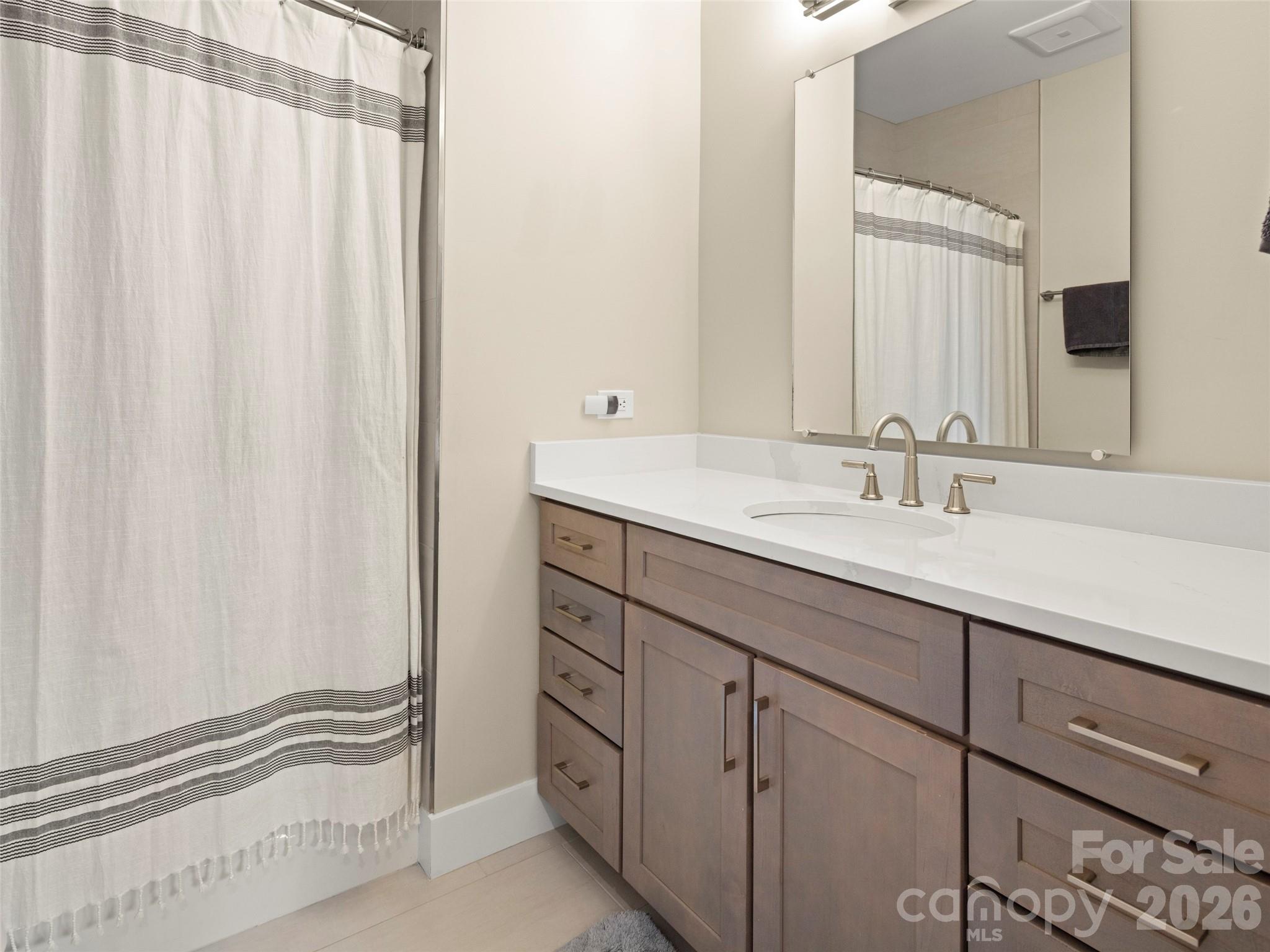 221 Broadway Street Property Photo 21