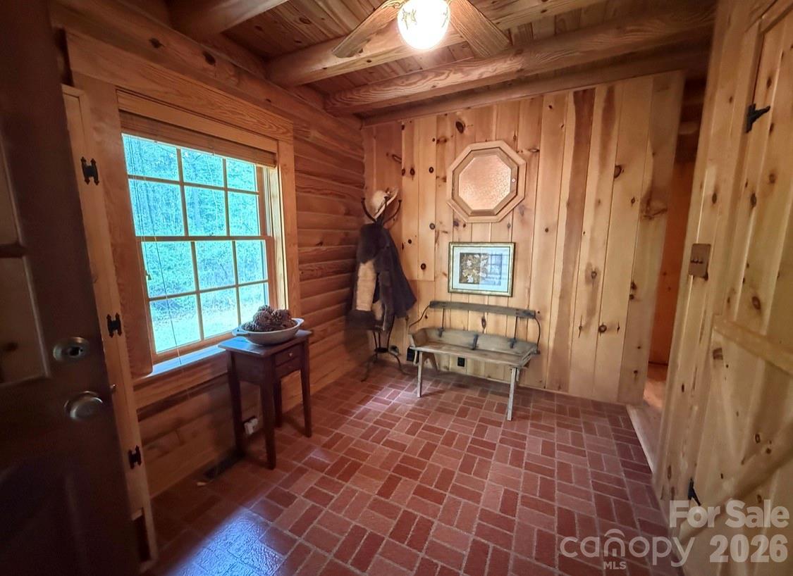 57 Club Lane Property Photo 6