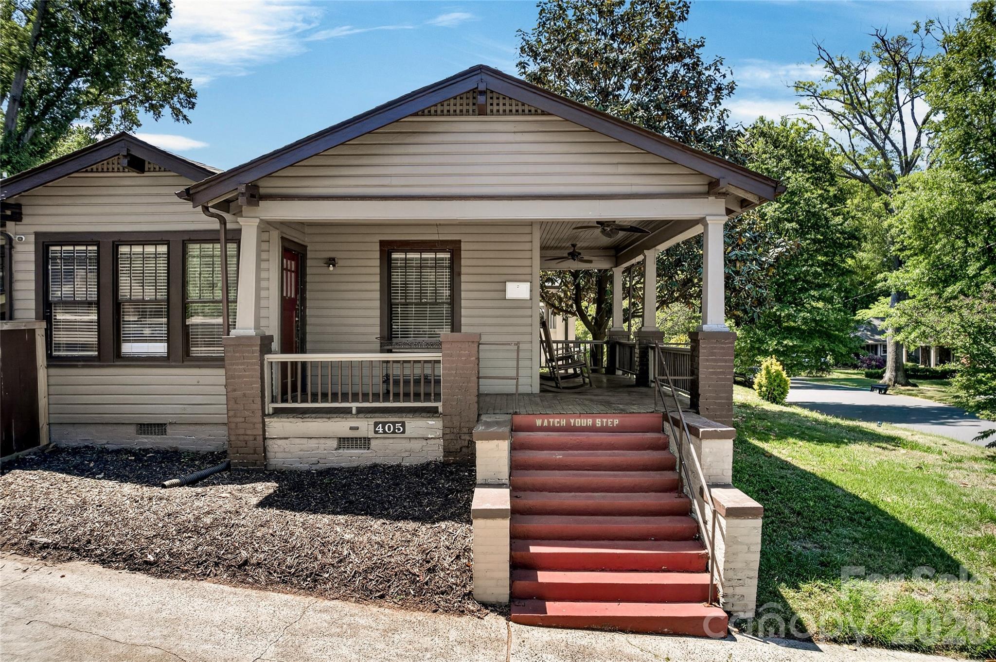 405 Walnut Avenue Property Photo 1