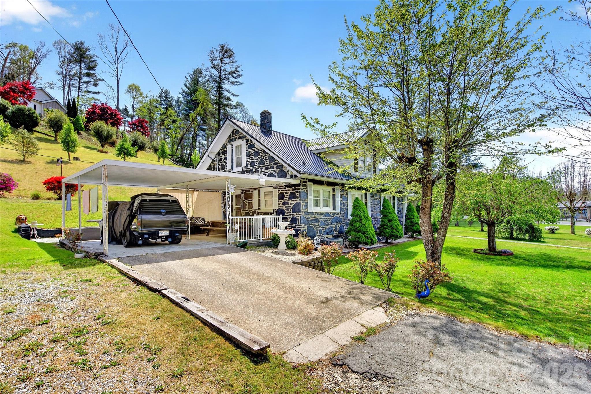 6507 S 226 Highway Property Photo 4