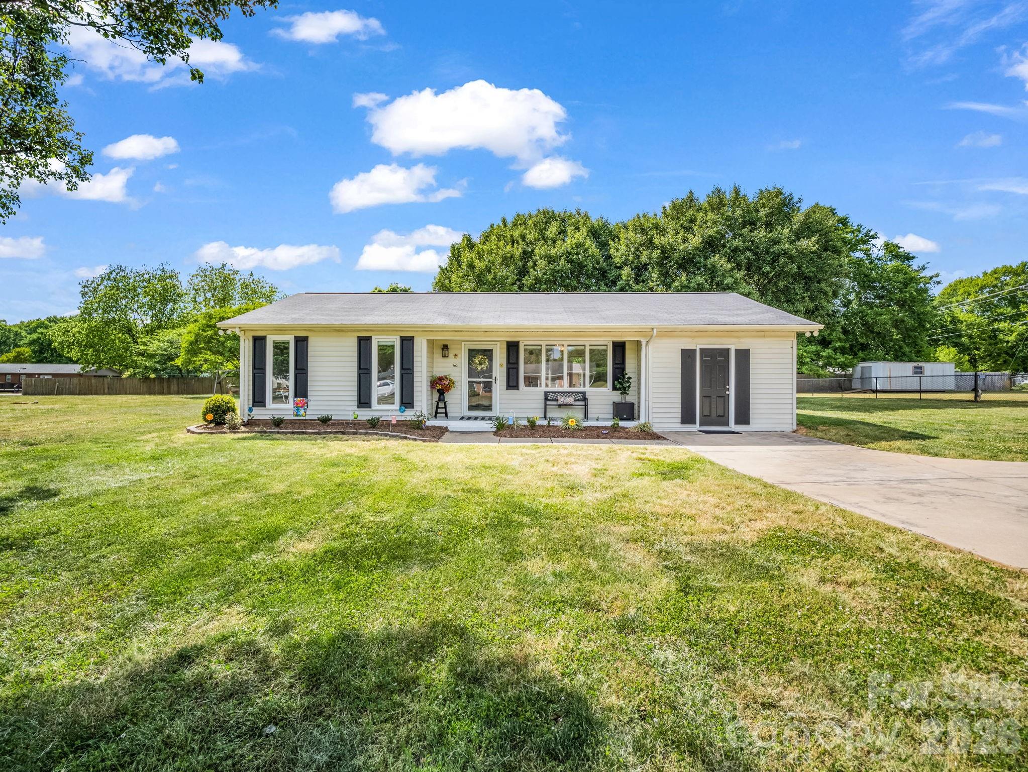 702 Billys Drive Property Photo 1