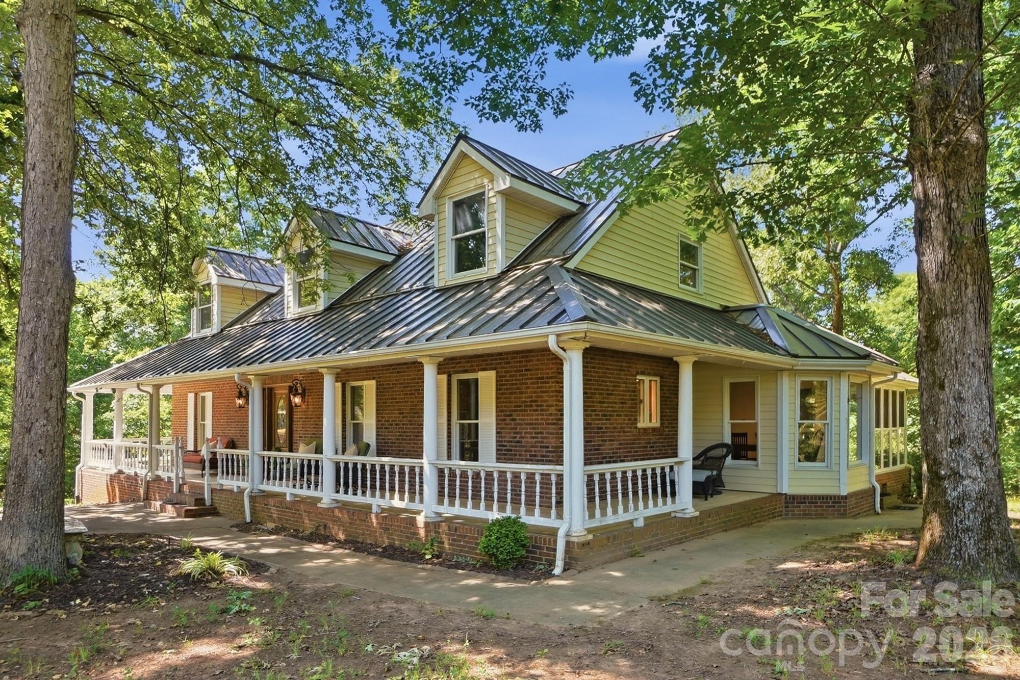 846 Windy Oaks Way Property Photo 1