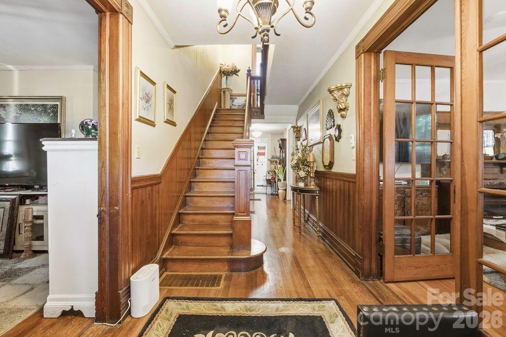 427 Davie Avenue Property Photo 5