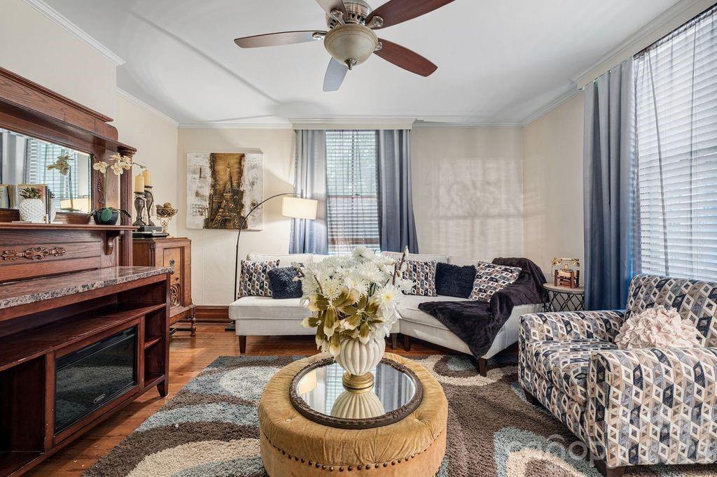 427 Davie Avenue Property Photo 10