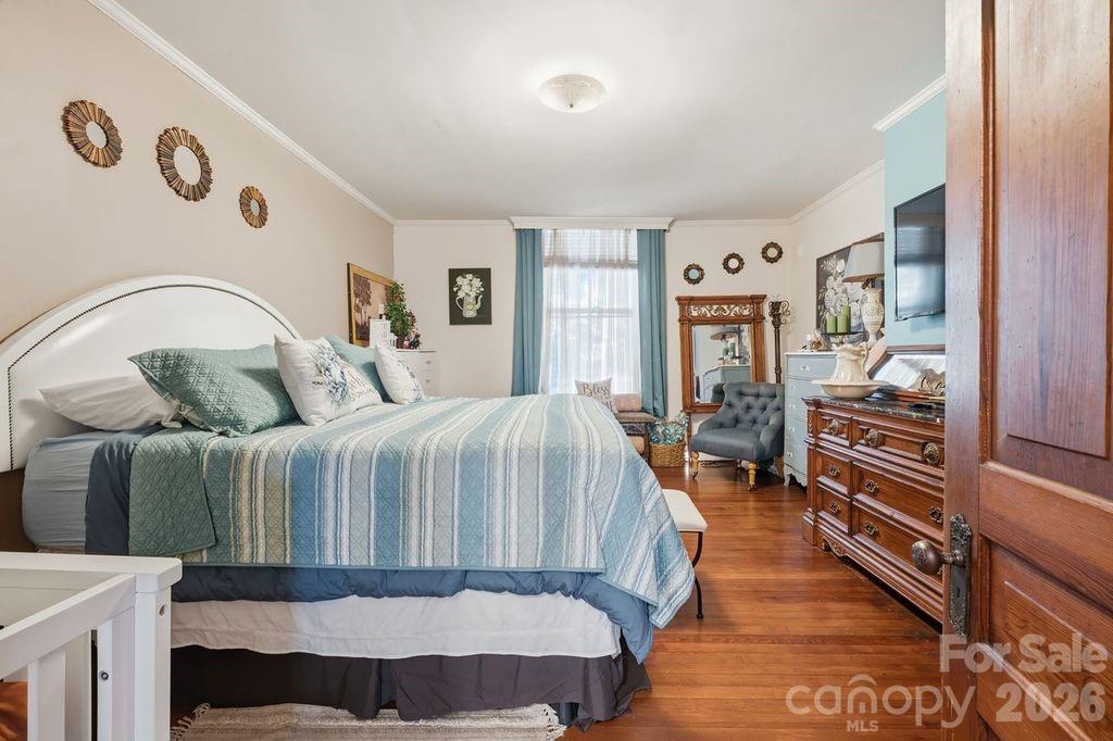 427 Davie Avenue Property Photo 12
