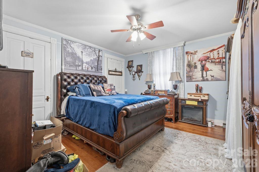 427 Davie Avenue Property Photo 13