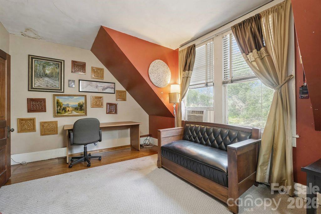 427 Davie Avenue Property Photo 16