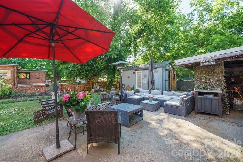 427 Davie Avenue Property Photo 17
