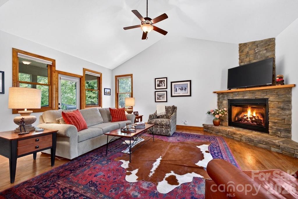 24 Triple Fairways Drive Property Photo 8