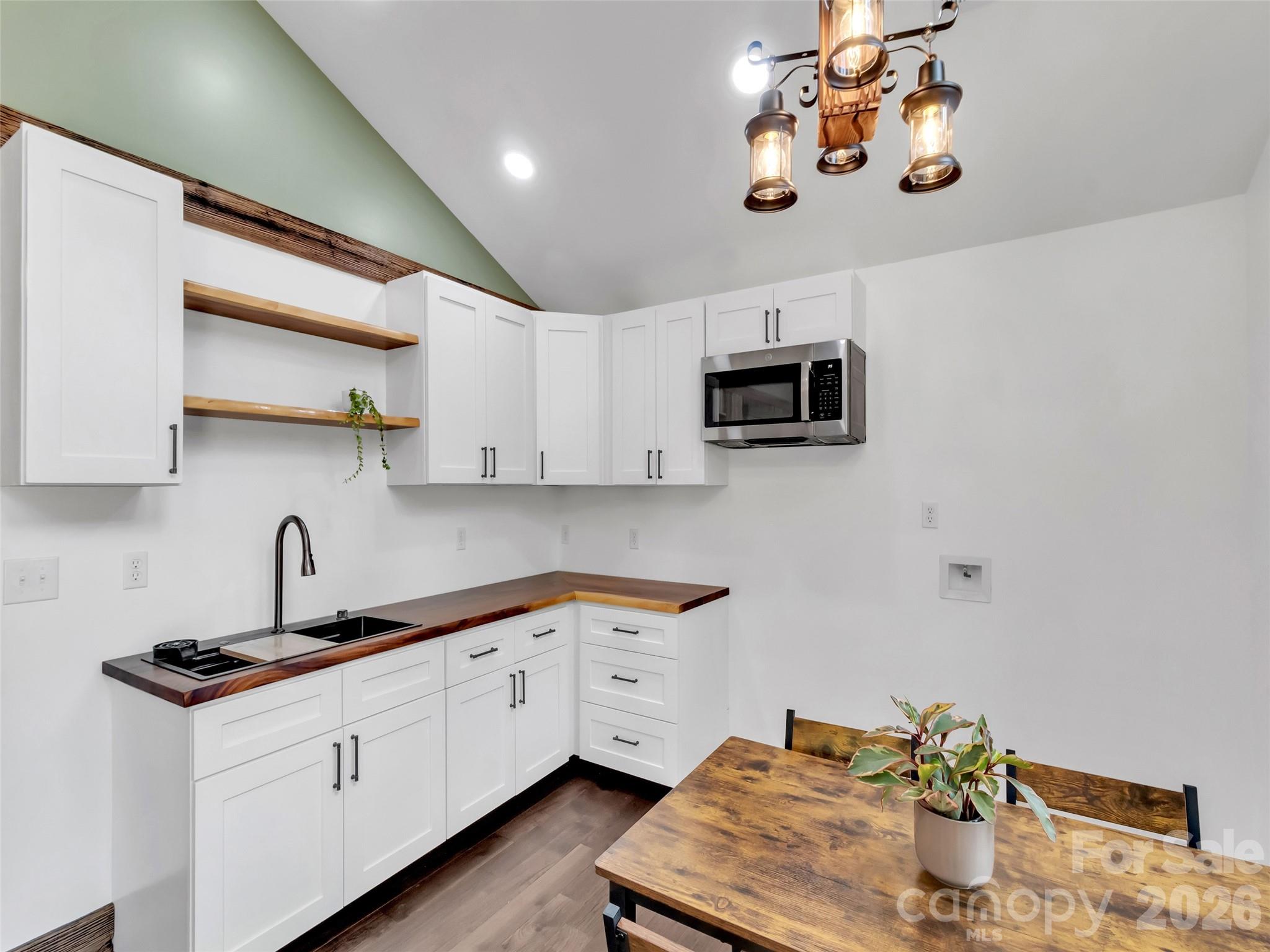 535 Hemlock Loop Property Photo 9