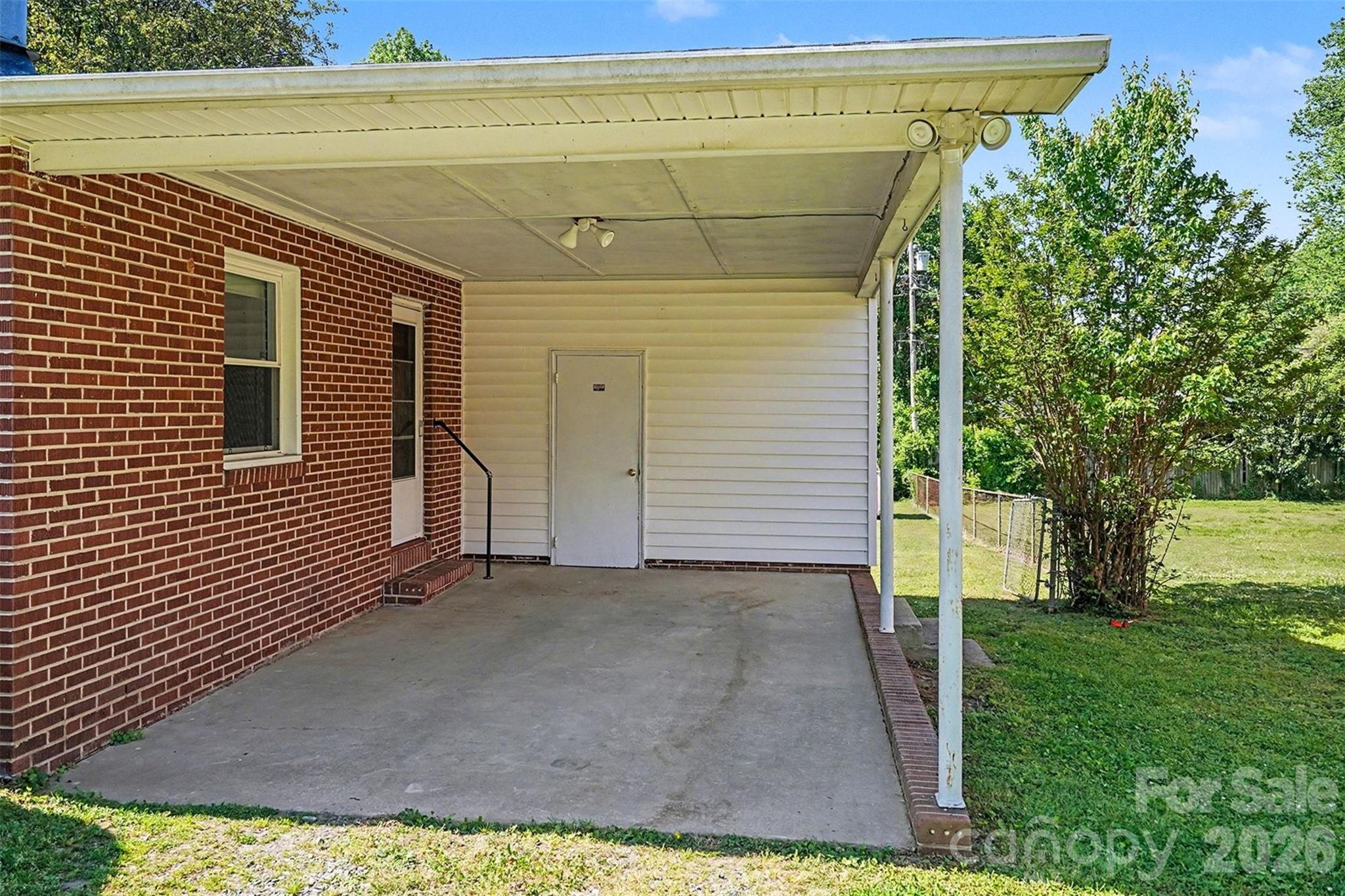 428 Frank Drive Property Photo 4