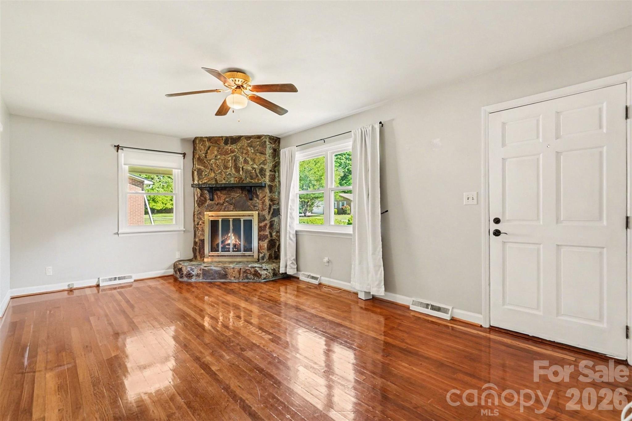 428 Frank Drive Property Photo 5
