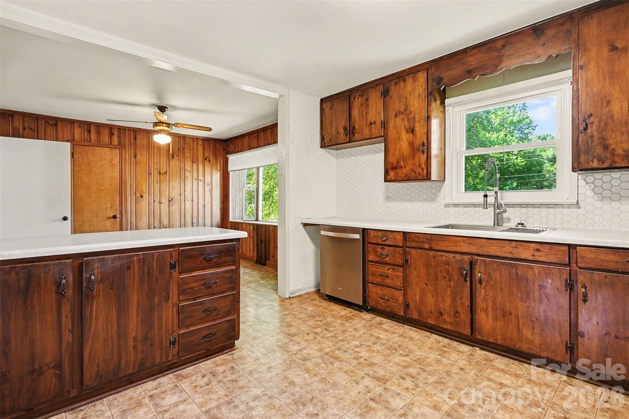 428 Frank Drive Property Photo 9