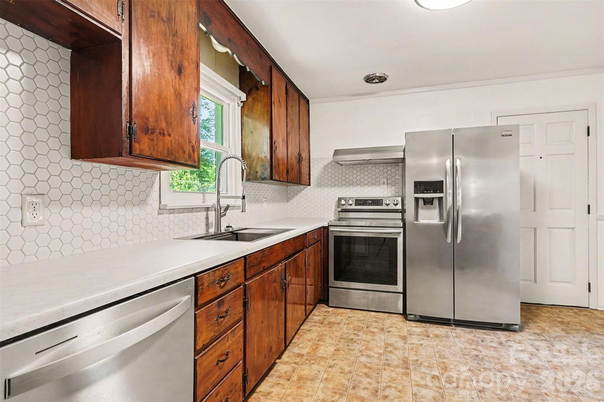 428 Frank Drive Property Photo 10