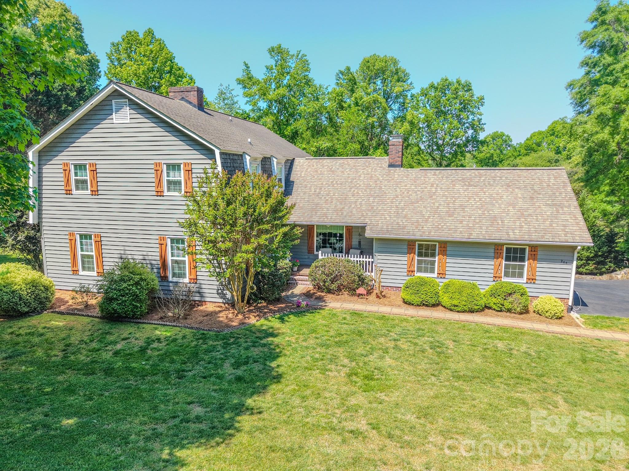 204 Brentwood Drive Property Photo 1